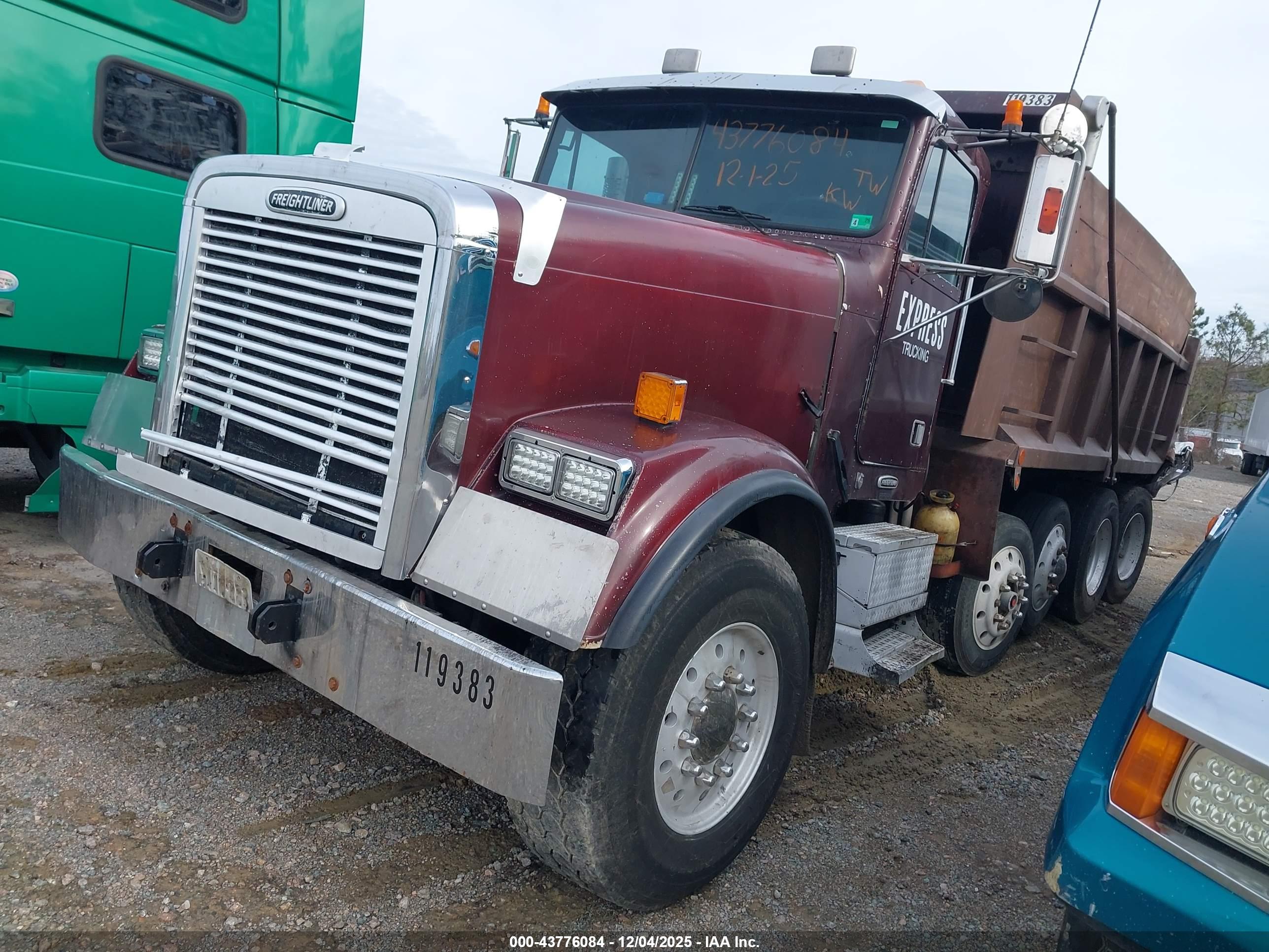 FREIGHTLINER CONVENTIONAL image 2
