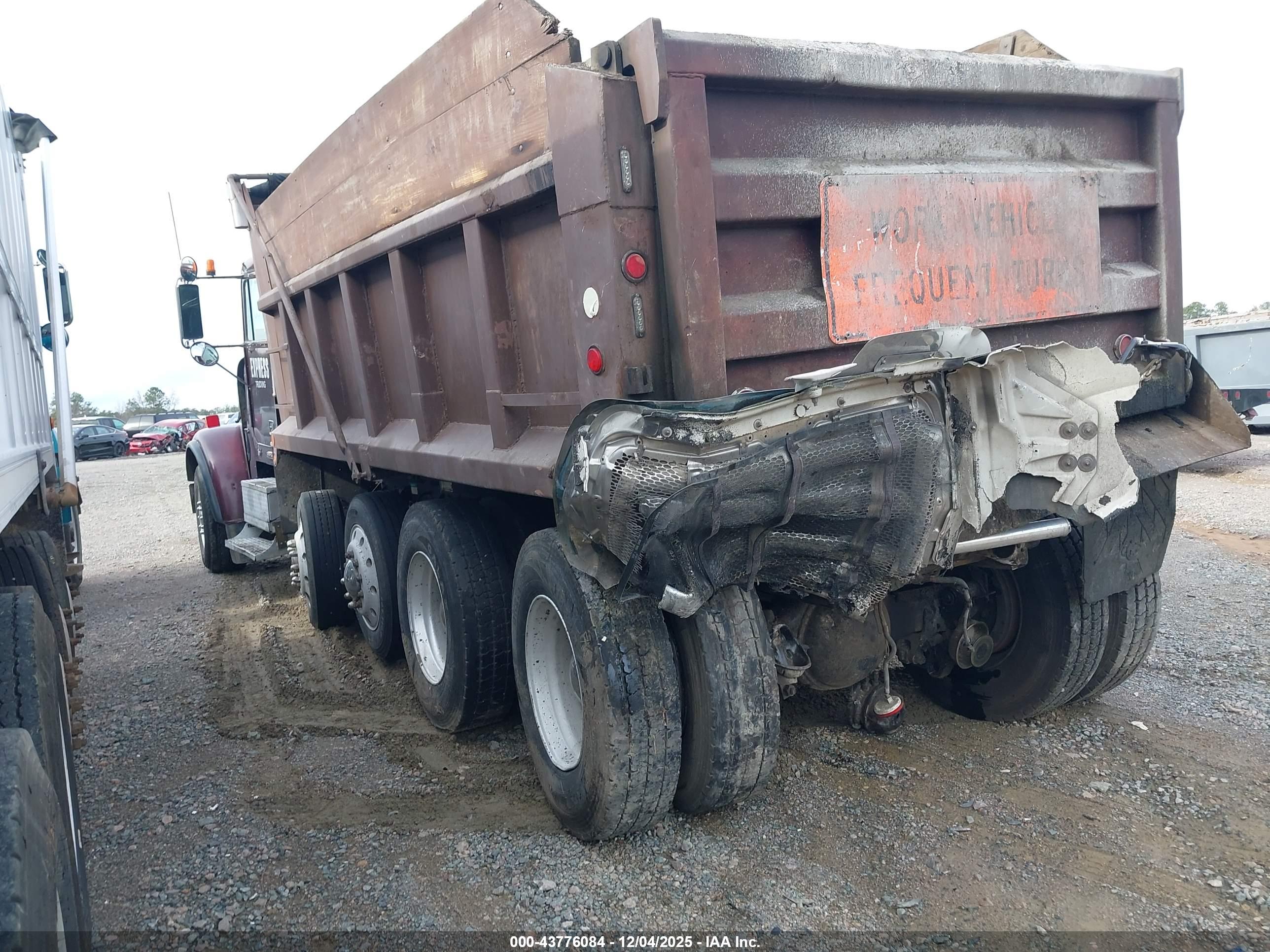 FREIGHTLINER CONVENTIONAL image 3