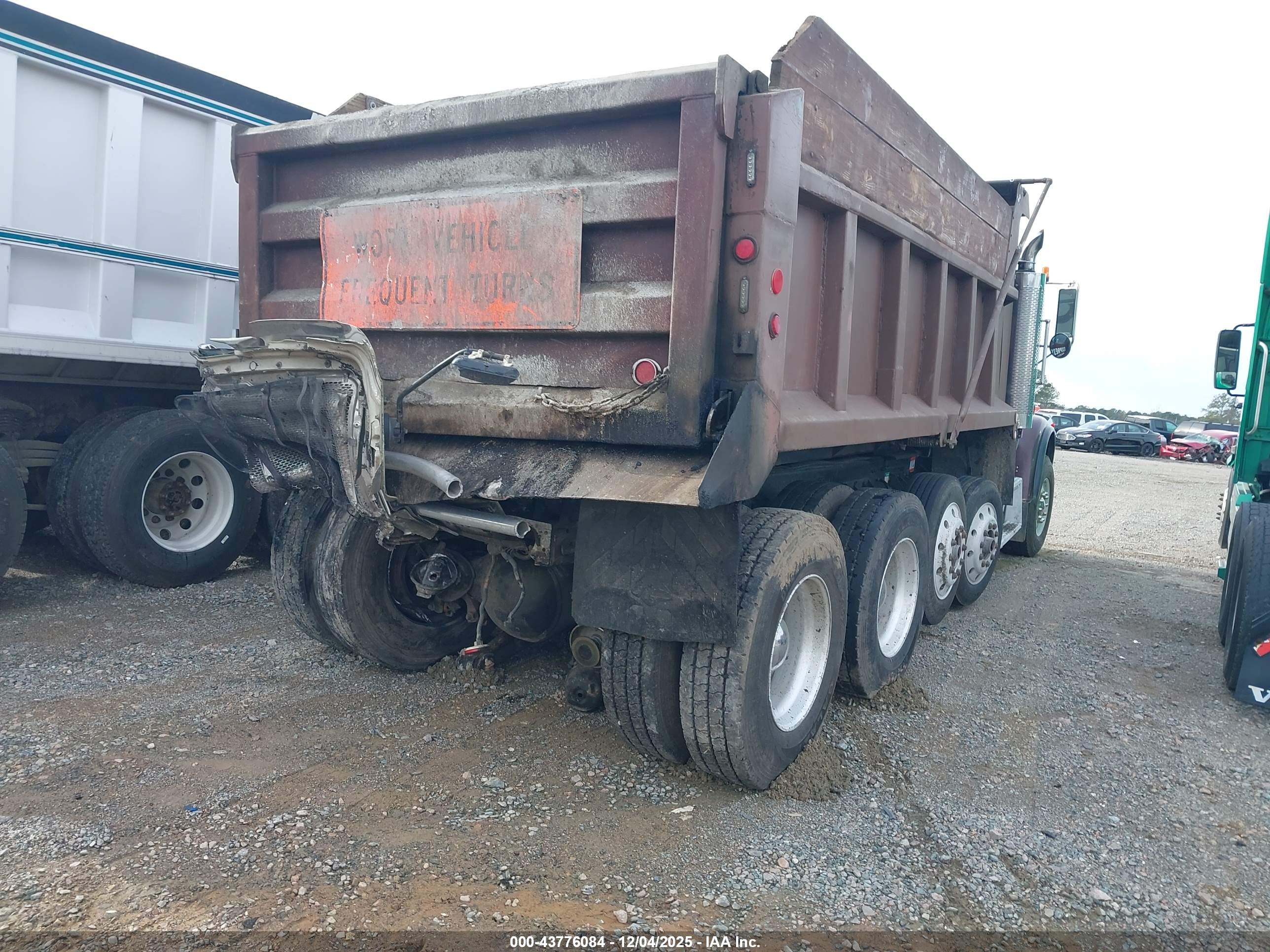FREIGHTLINER CONVENTIONAL image 4
