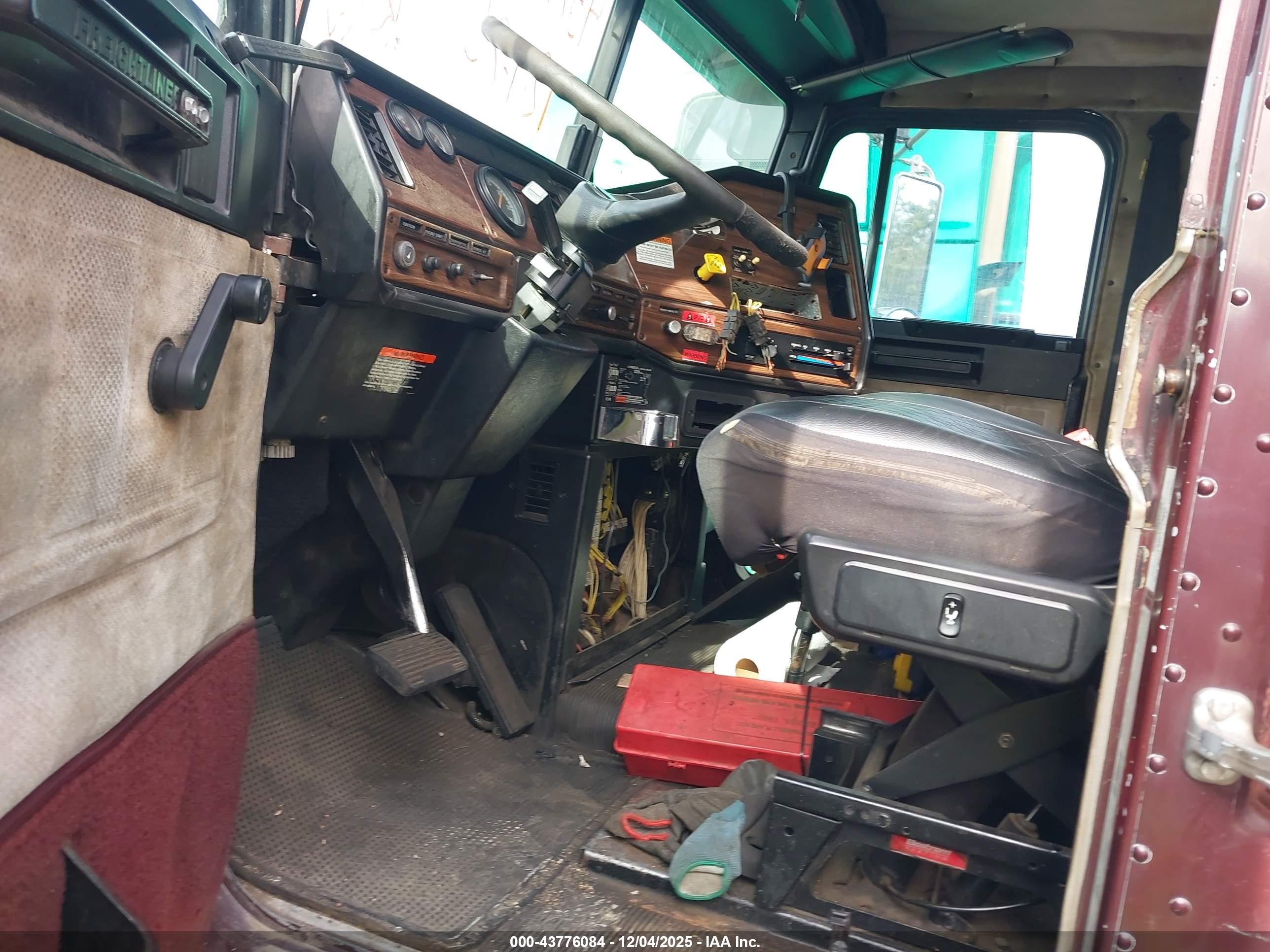 FREIGHTLINER CONVENTIONAL image 8