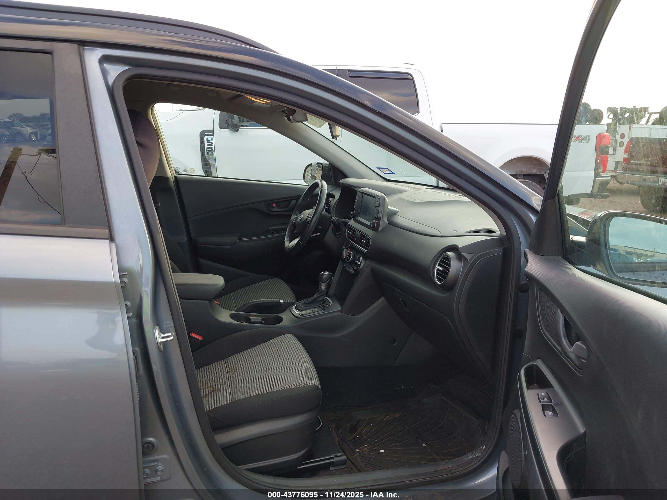 HYUNDAI KONA image 5