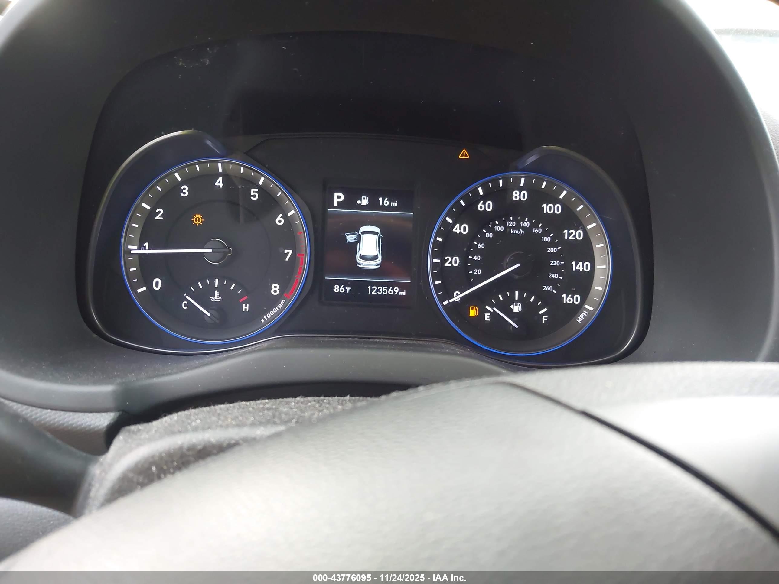 HYUNDAI KONA image 7
