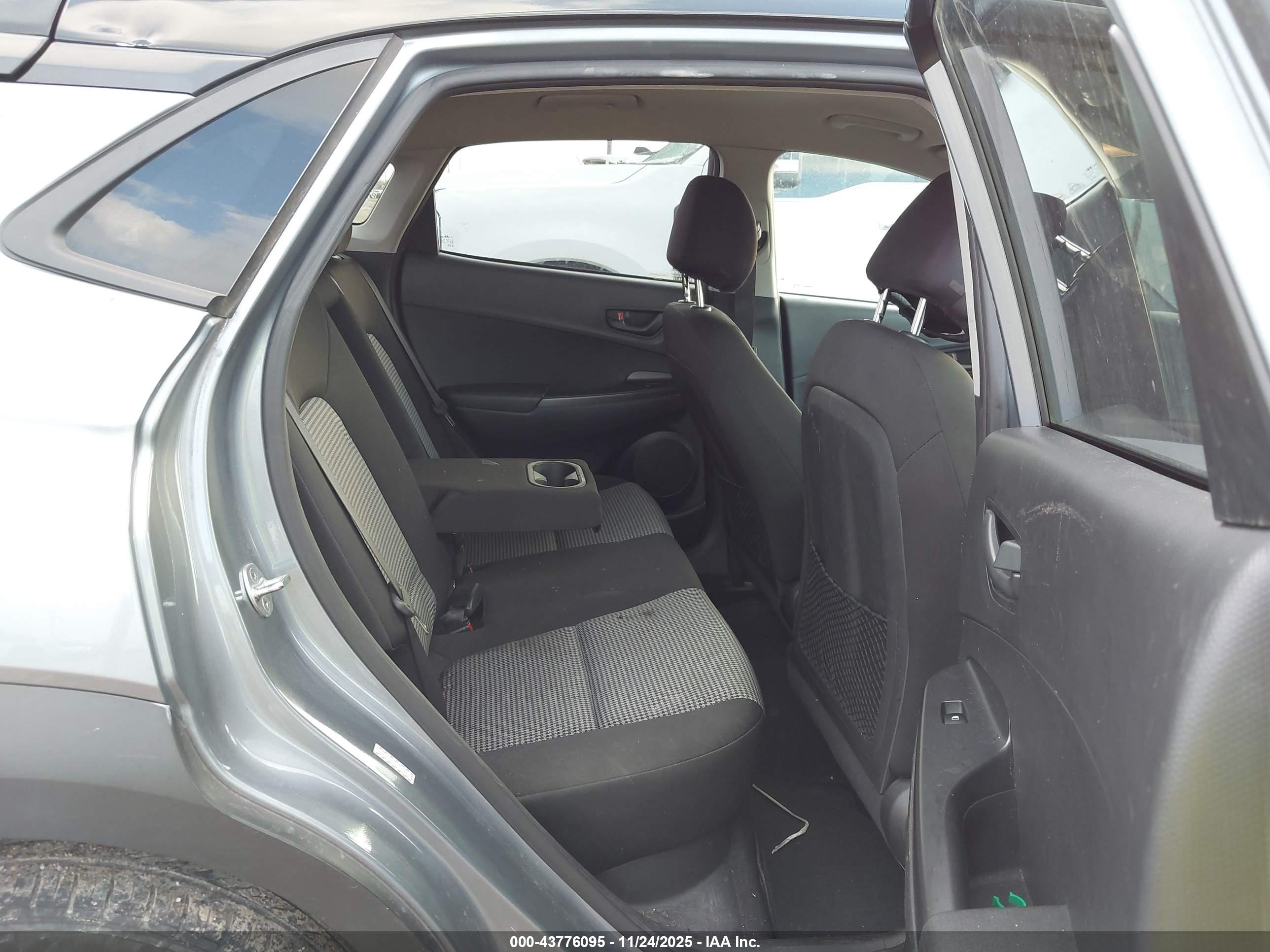 HYUNDAI KONA image 8