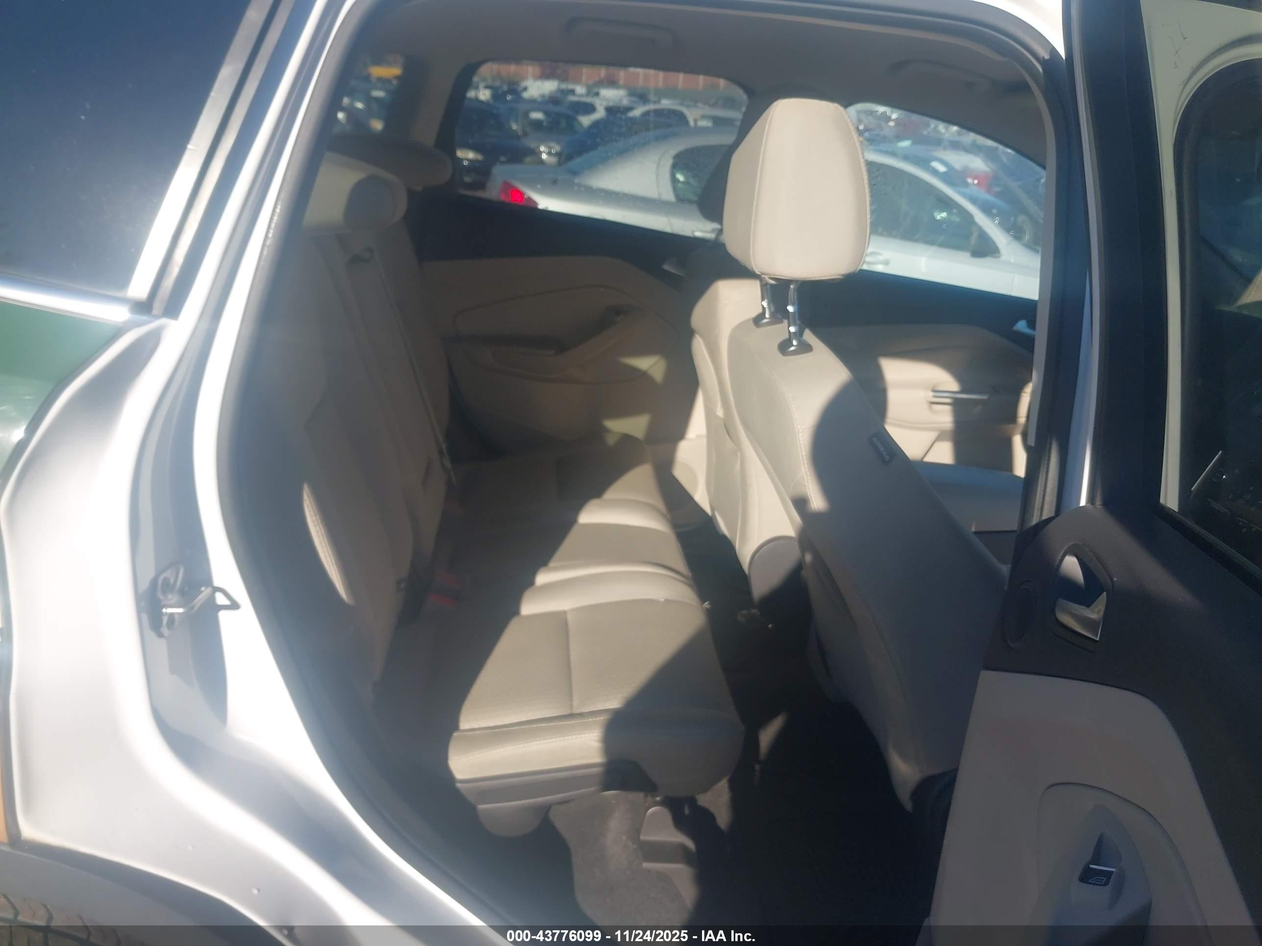 FORD ESCAPE image 8