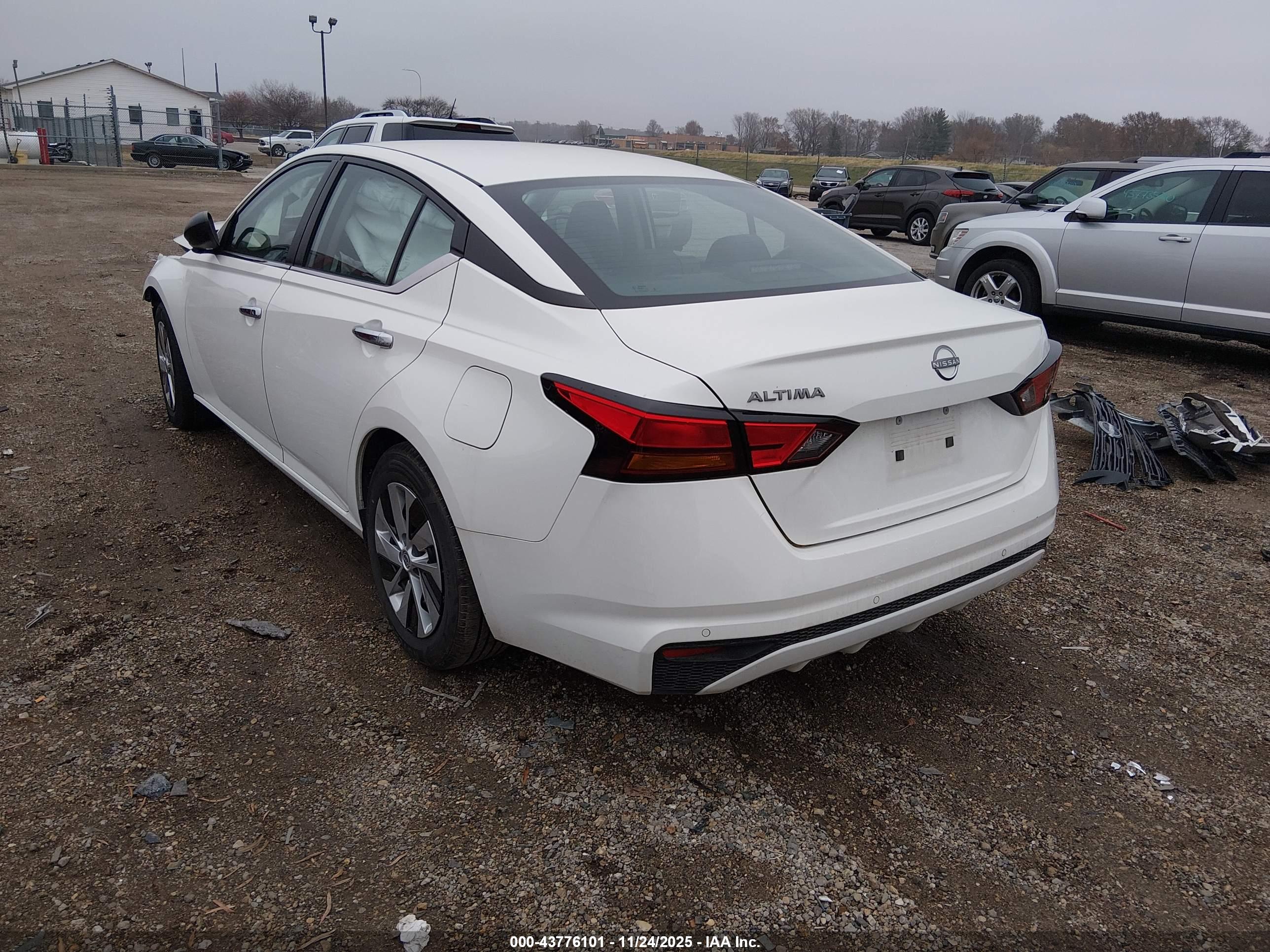 NISSAN ALTIMA image 3