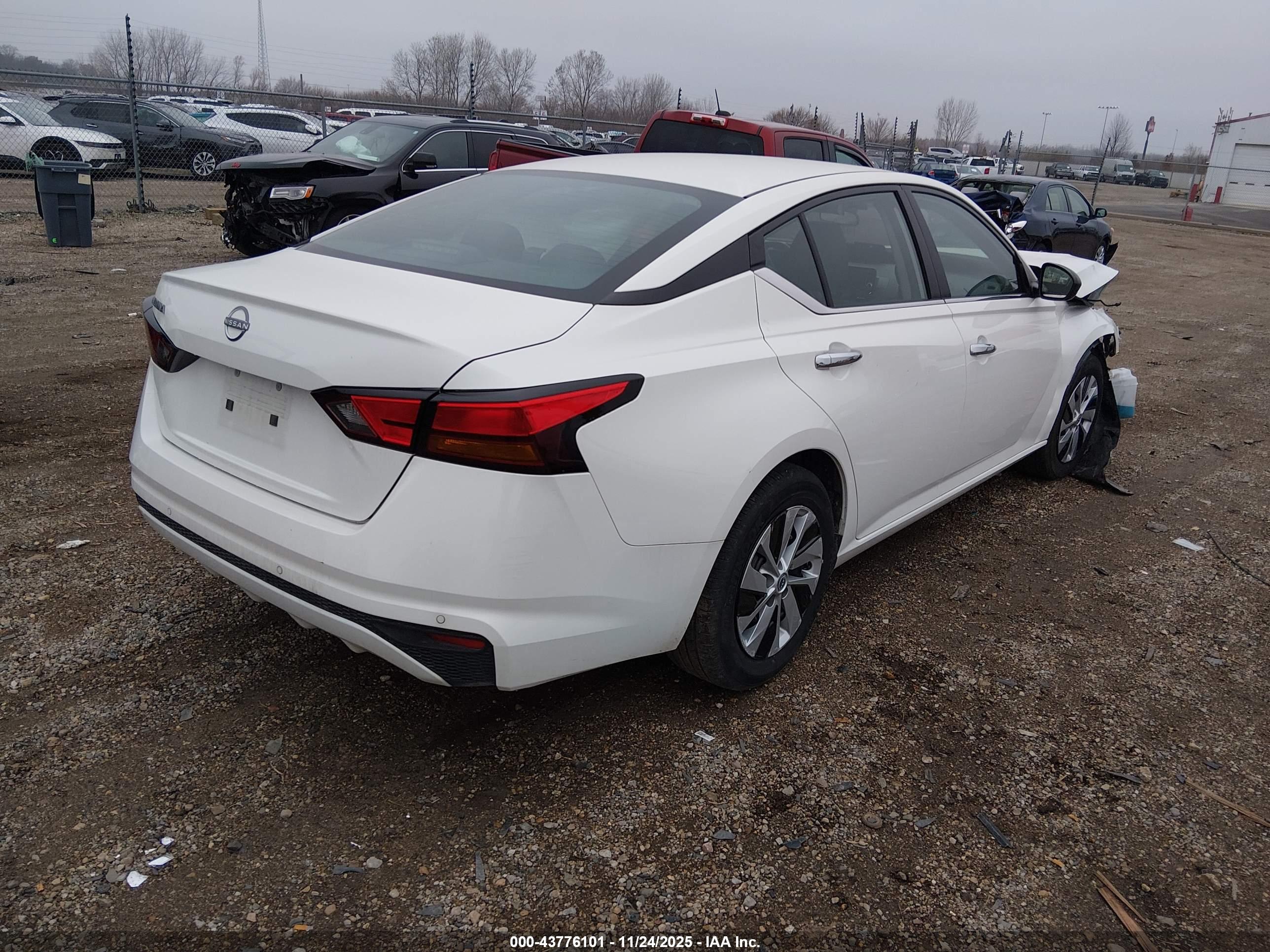 NISSAN ALTIMA image 4