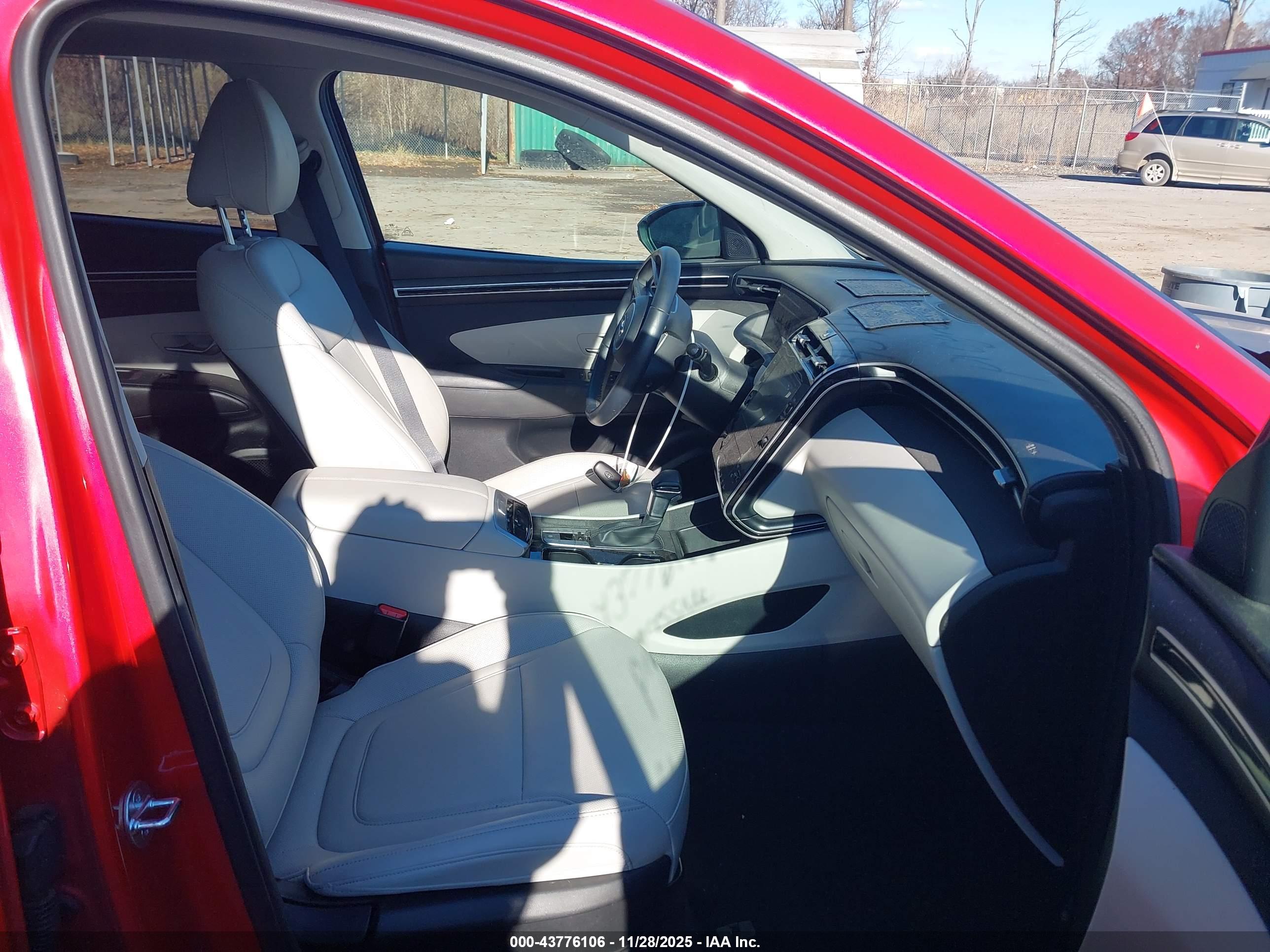 HYUNDAI TUCSON image 5