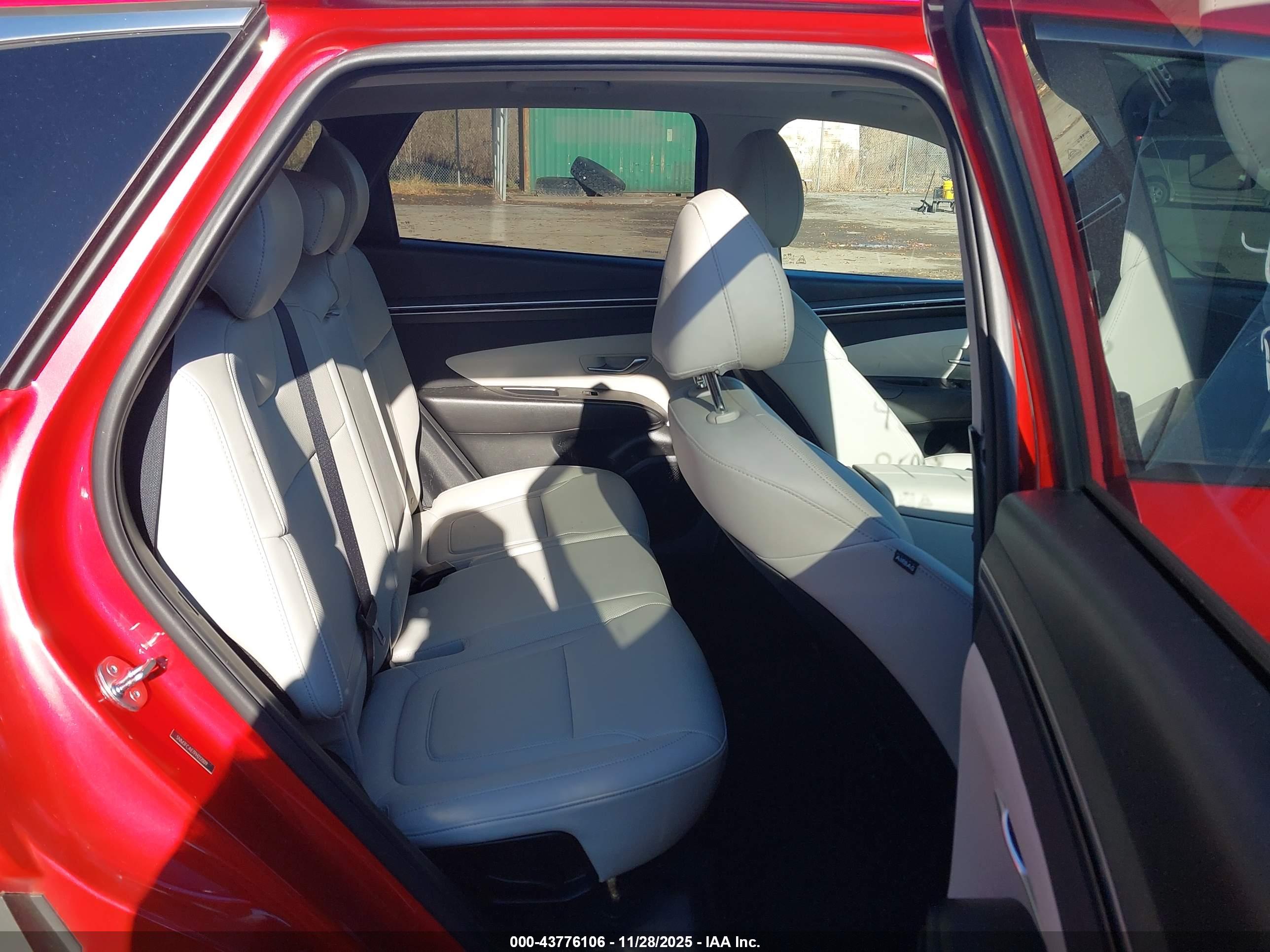 HYUNDAI TUCSON image 8