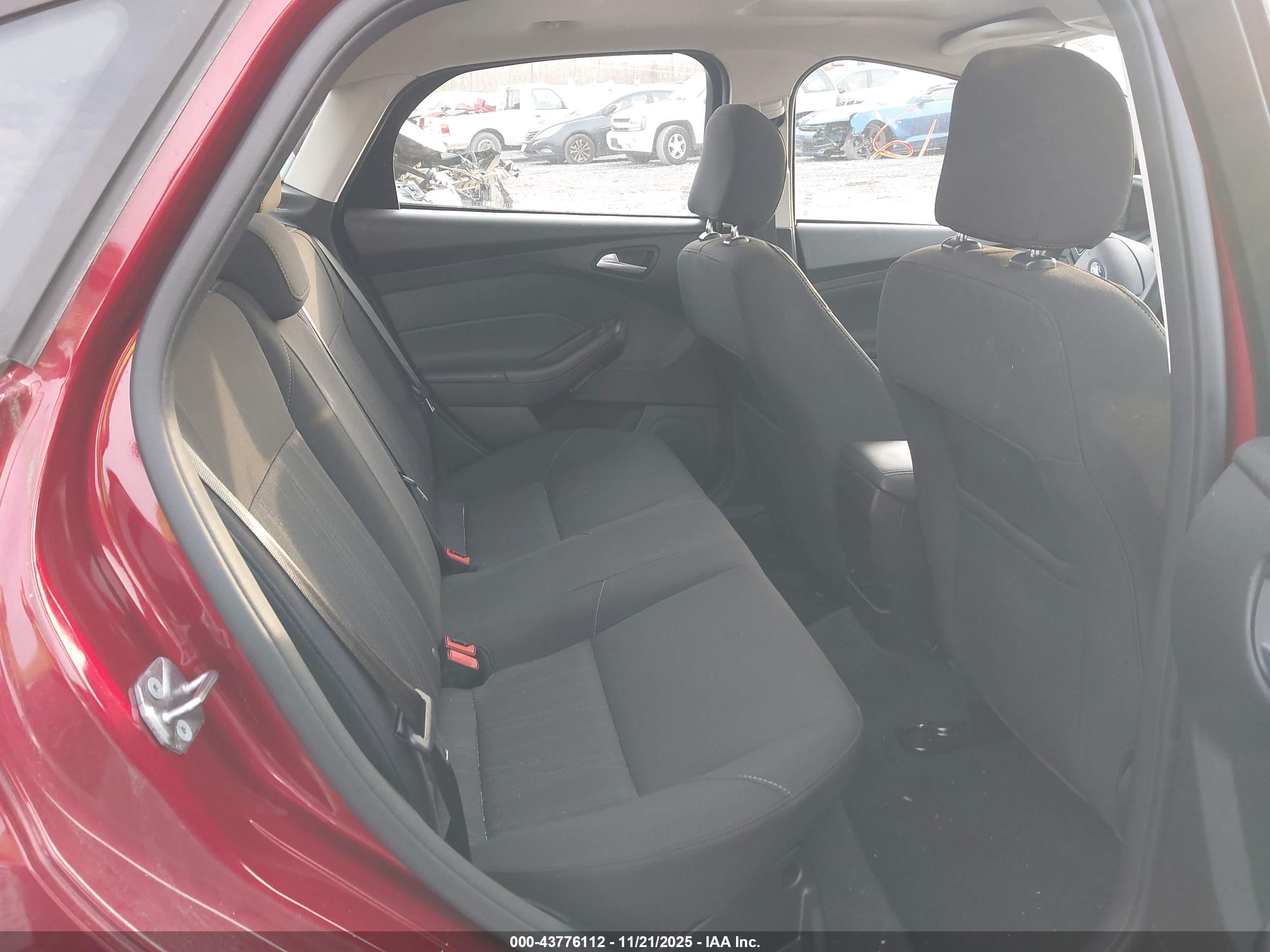 FORD FOCUS image 8