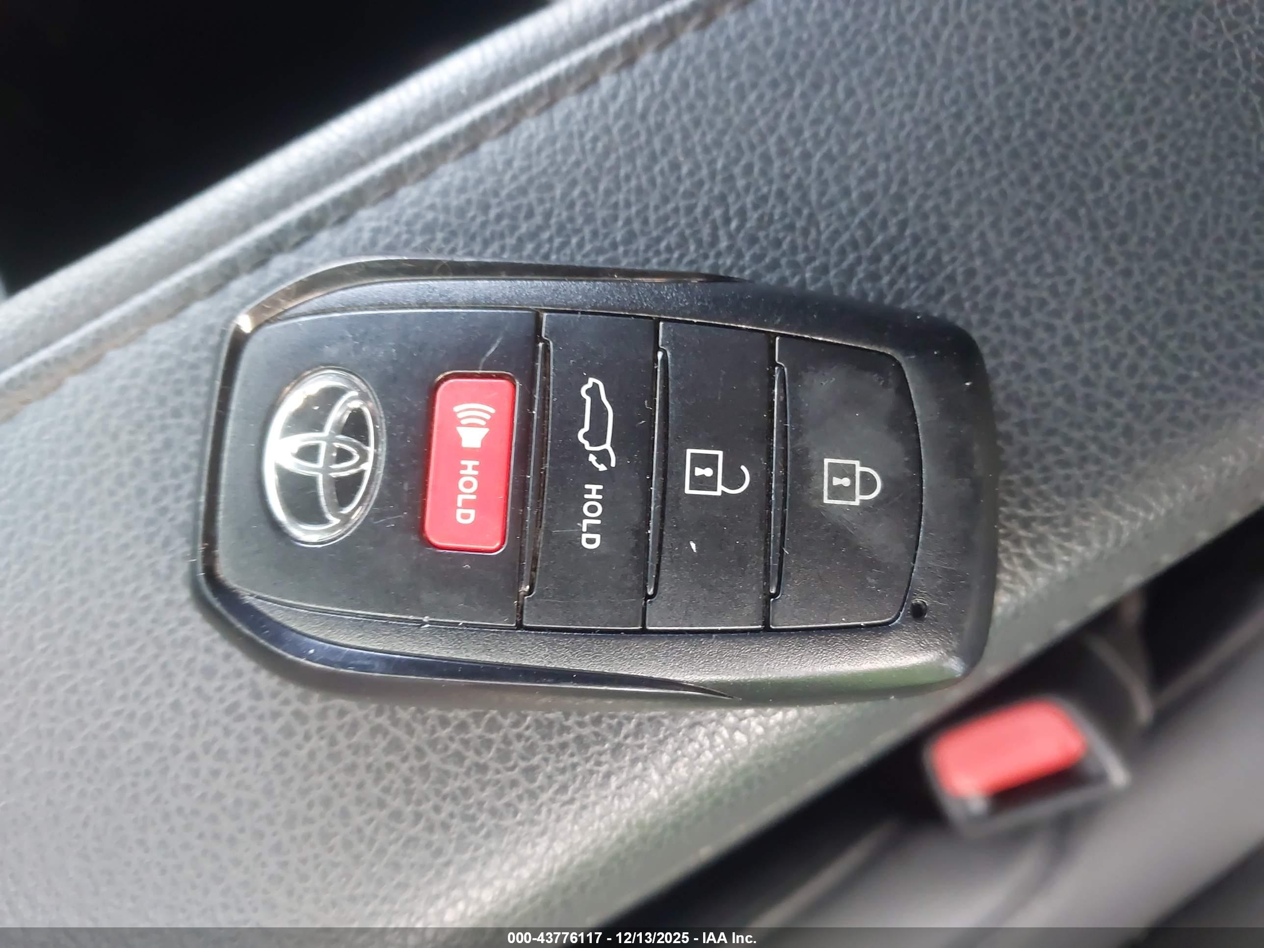 TOYOTA SEQUOIA image 11