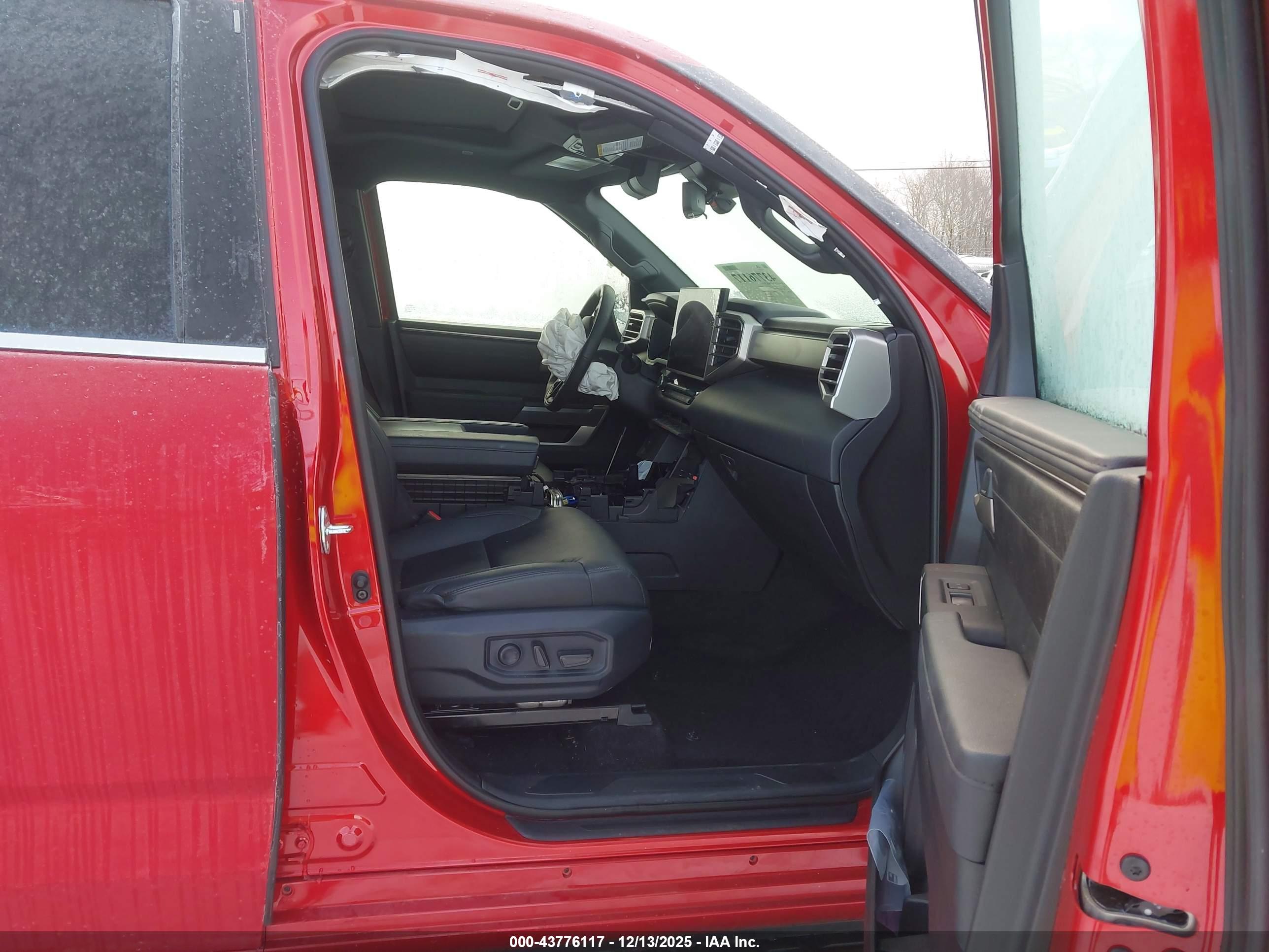 TOYOTA SEQUOIA image 5