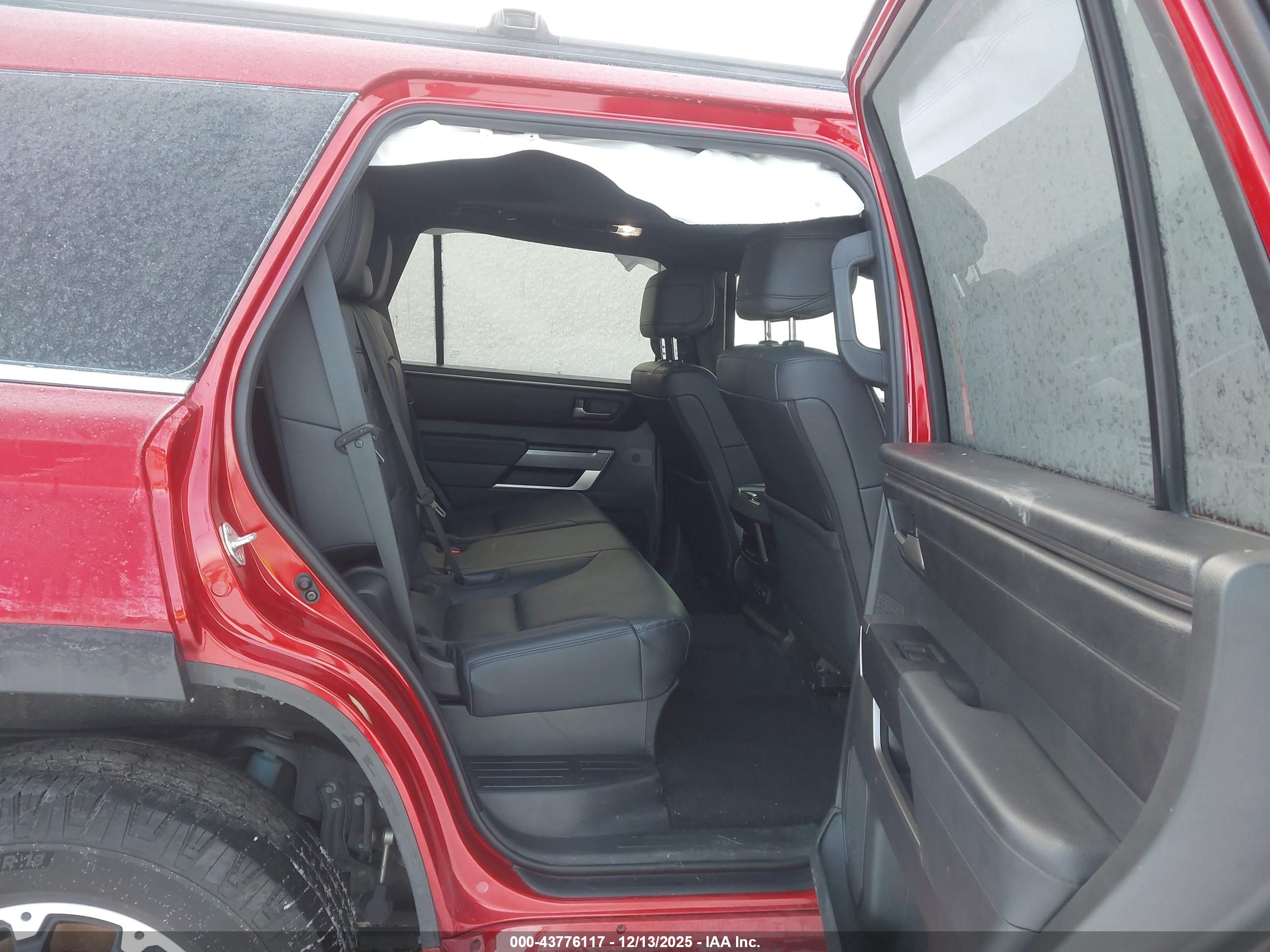 TOYOTA SEQUOIA image 8