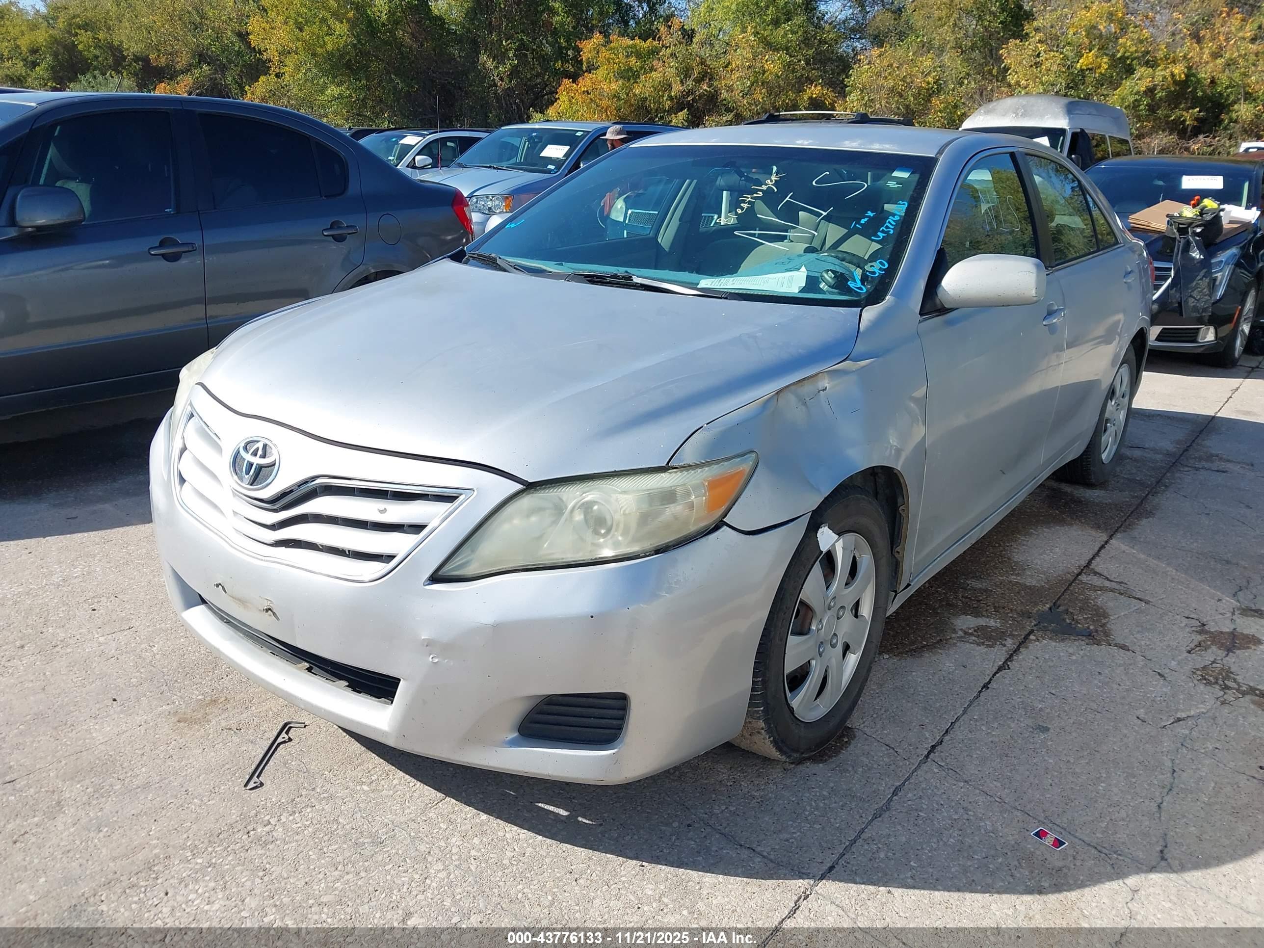 TOYOTA CAMRY image 2