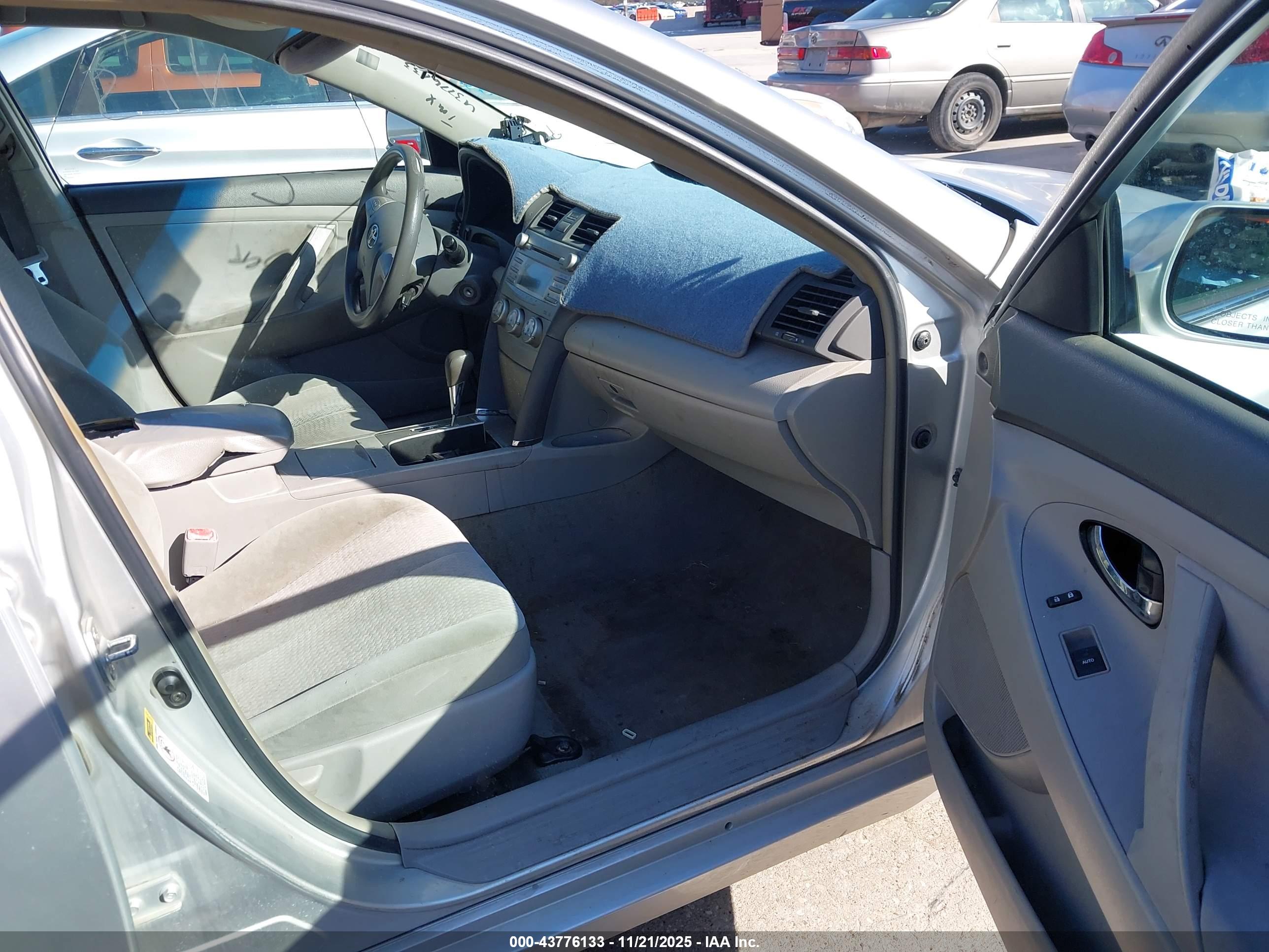 TOYOTA CAMRY image 5