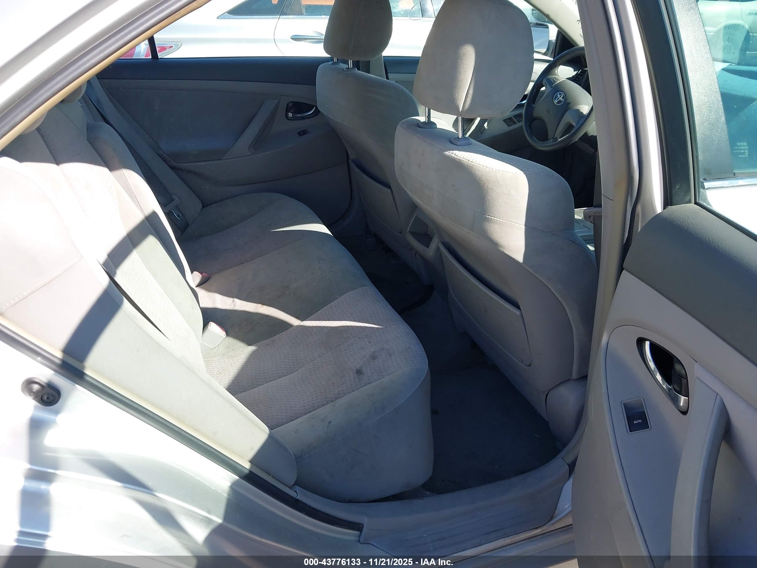 TOYOTA CAMRY image 8
