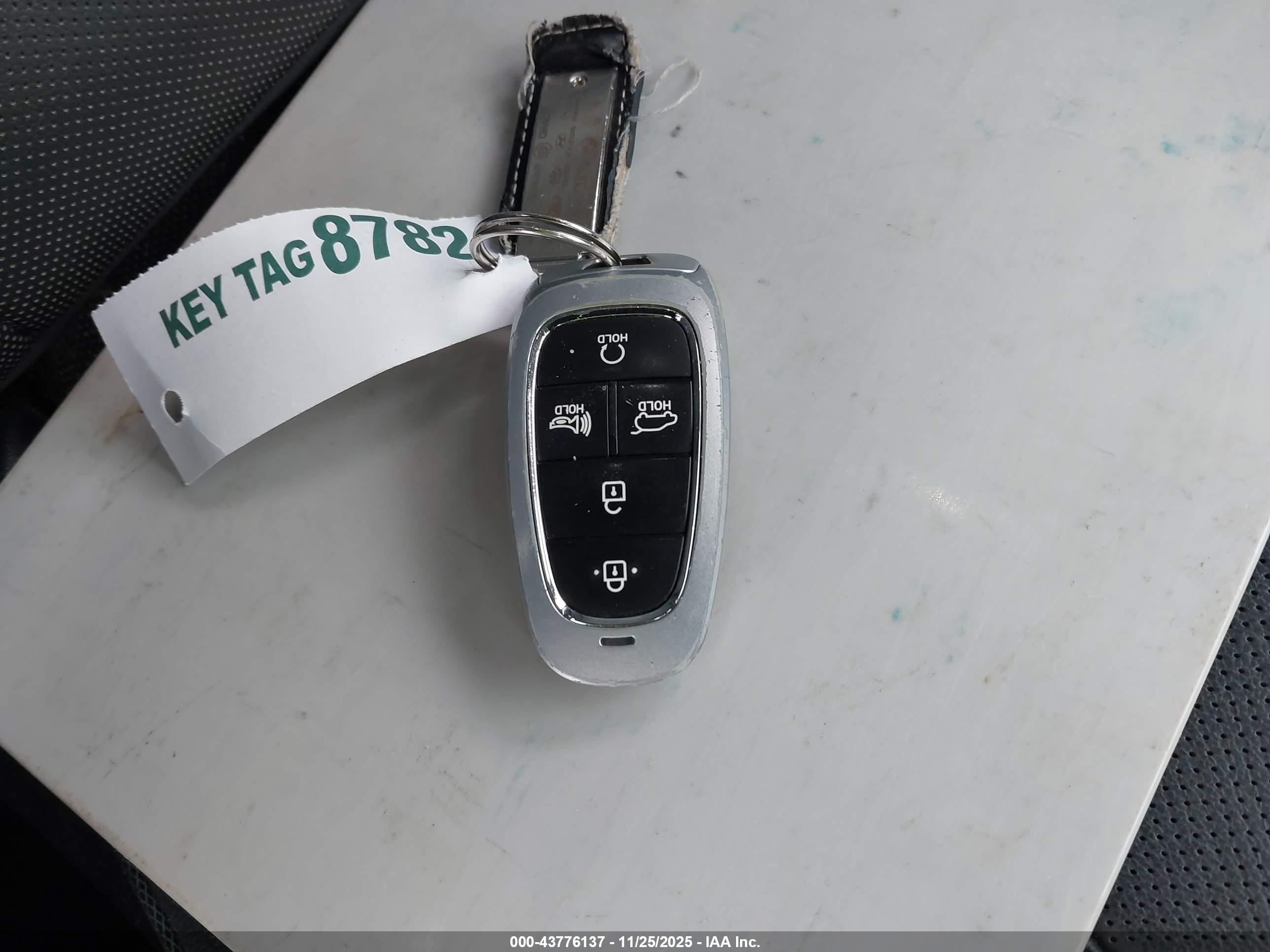 HYUNDAI TUCSON image 11