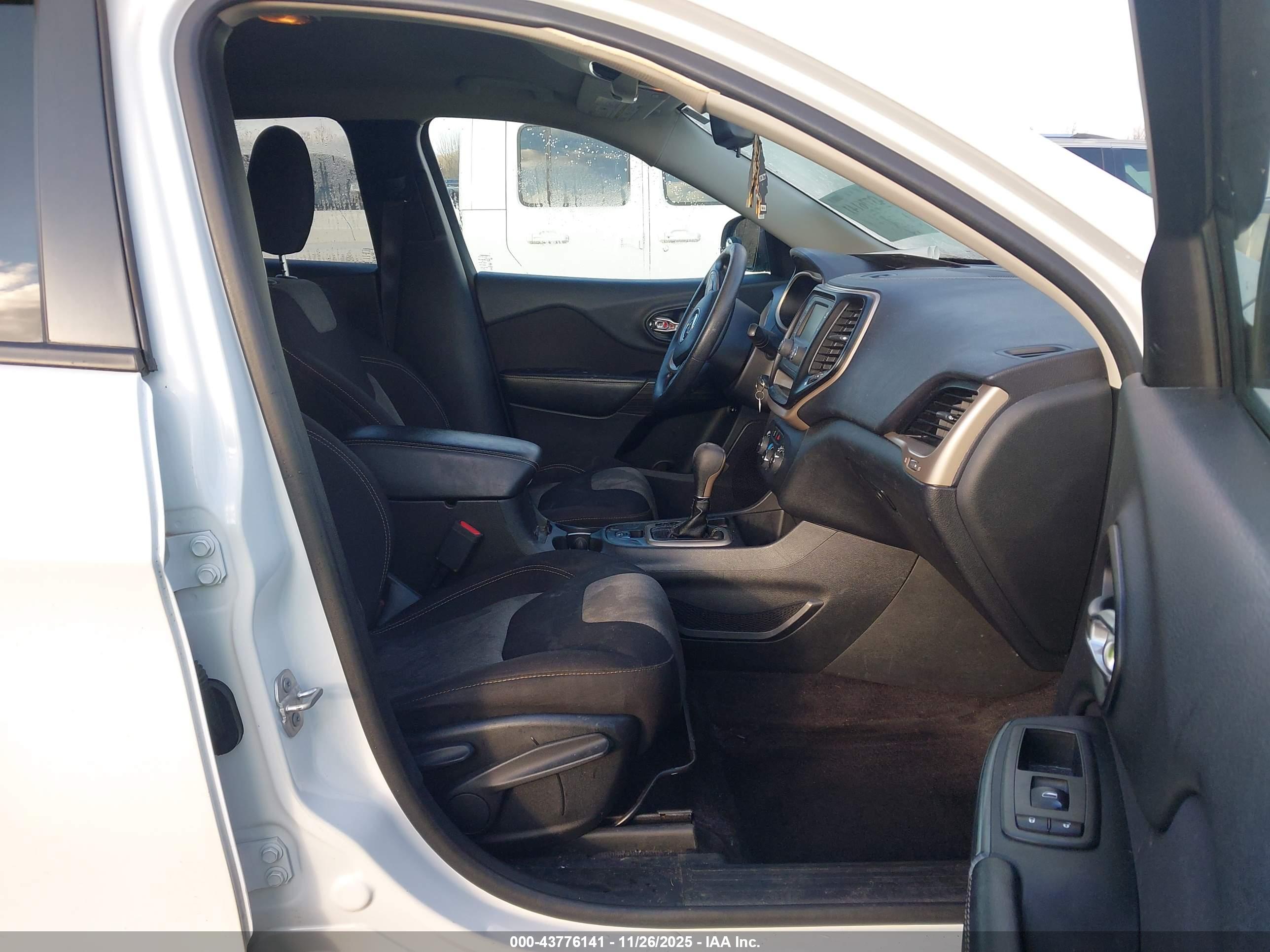 JEEP CHEROKEE image 5