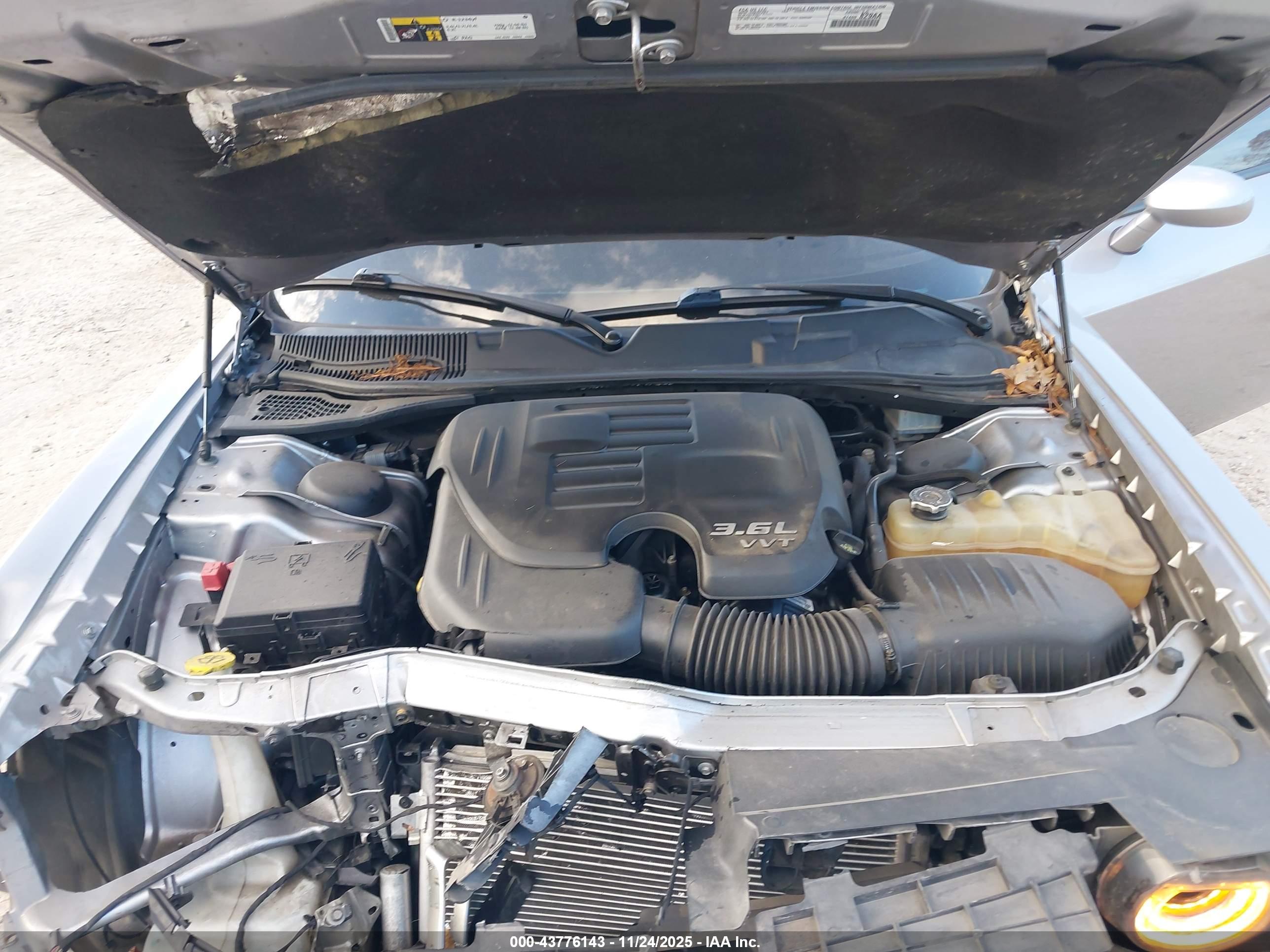 DODGE CHALLENGER image 10