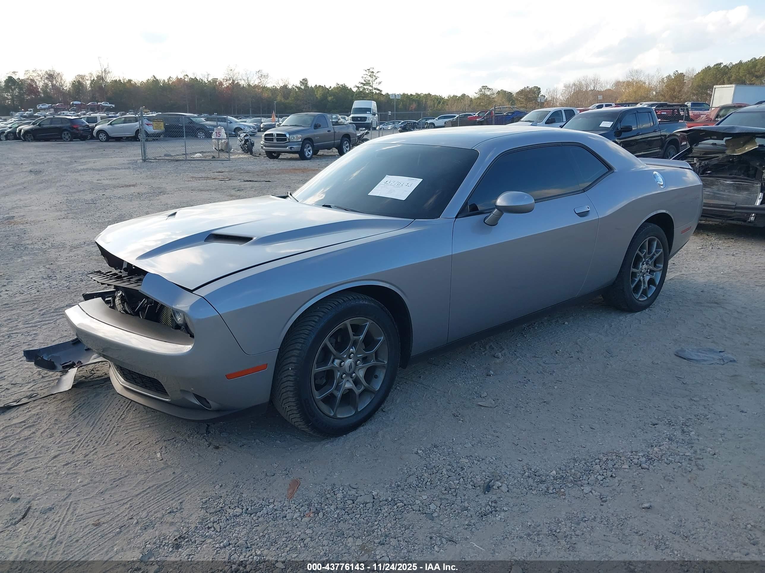 DODGE CHALLENGER image 2