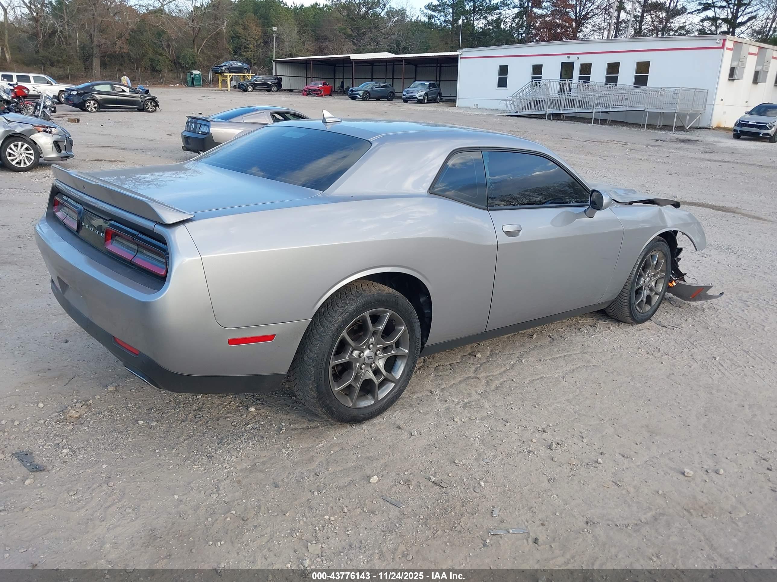 DODGE CHALLENGER image 4