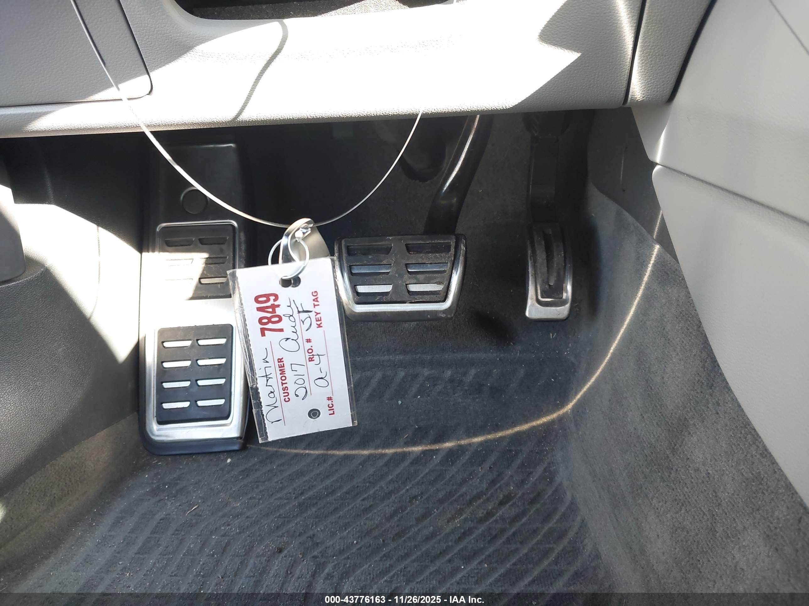 AUDI A4 image 11