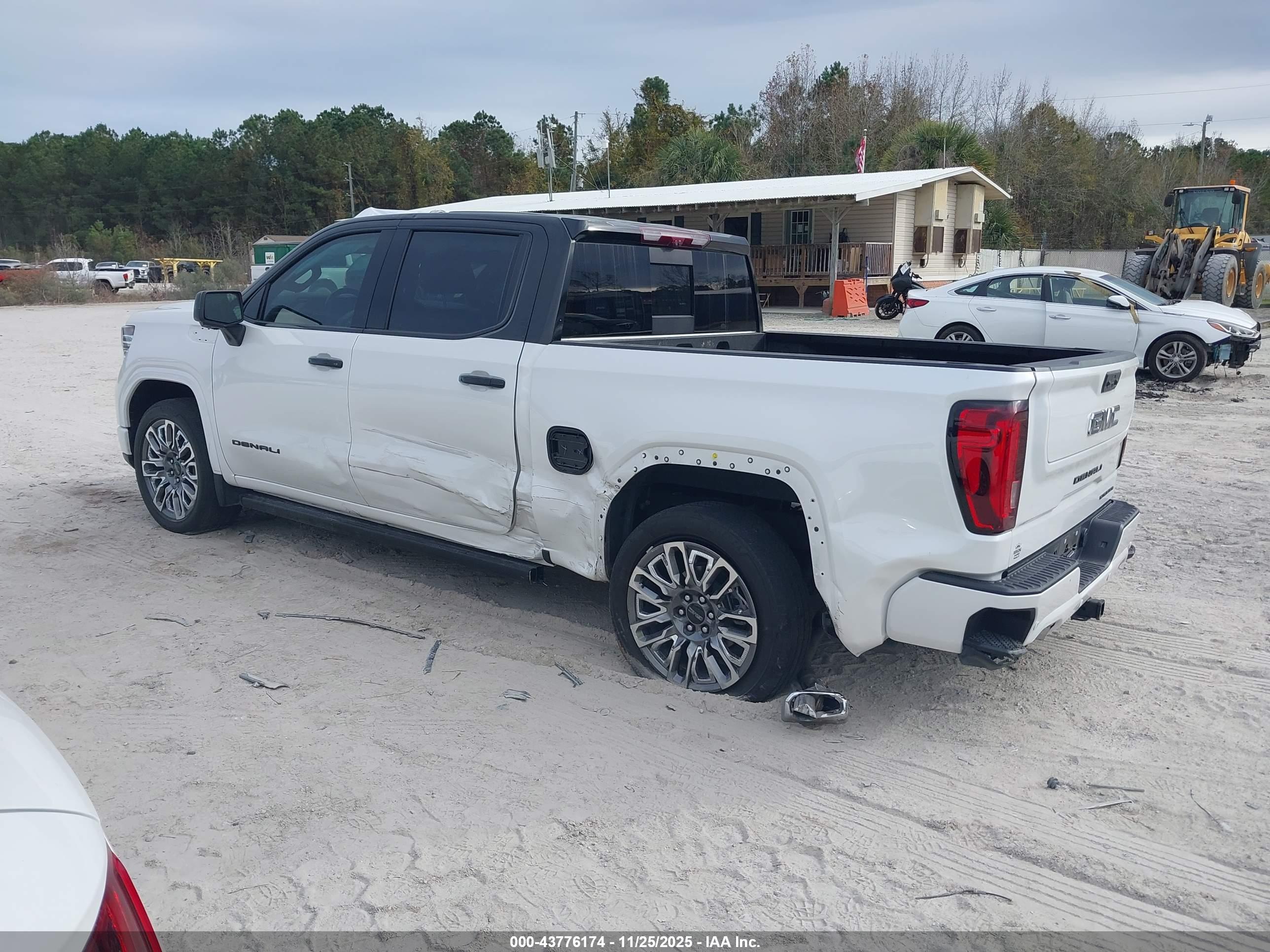 GMC SIERRA image 3