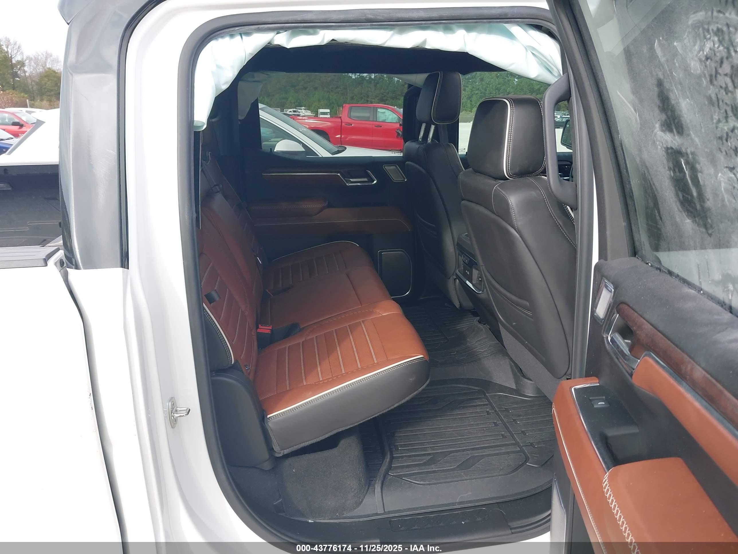 GMC SIERRA image 8
