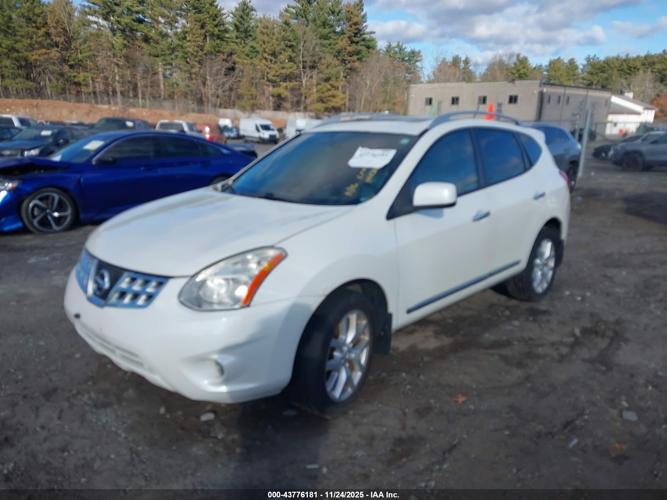 NISSAN ROGUE image 2