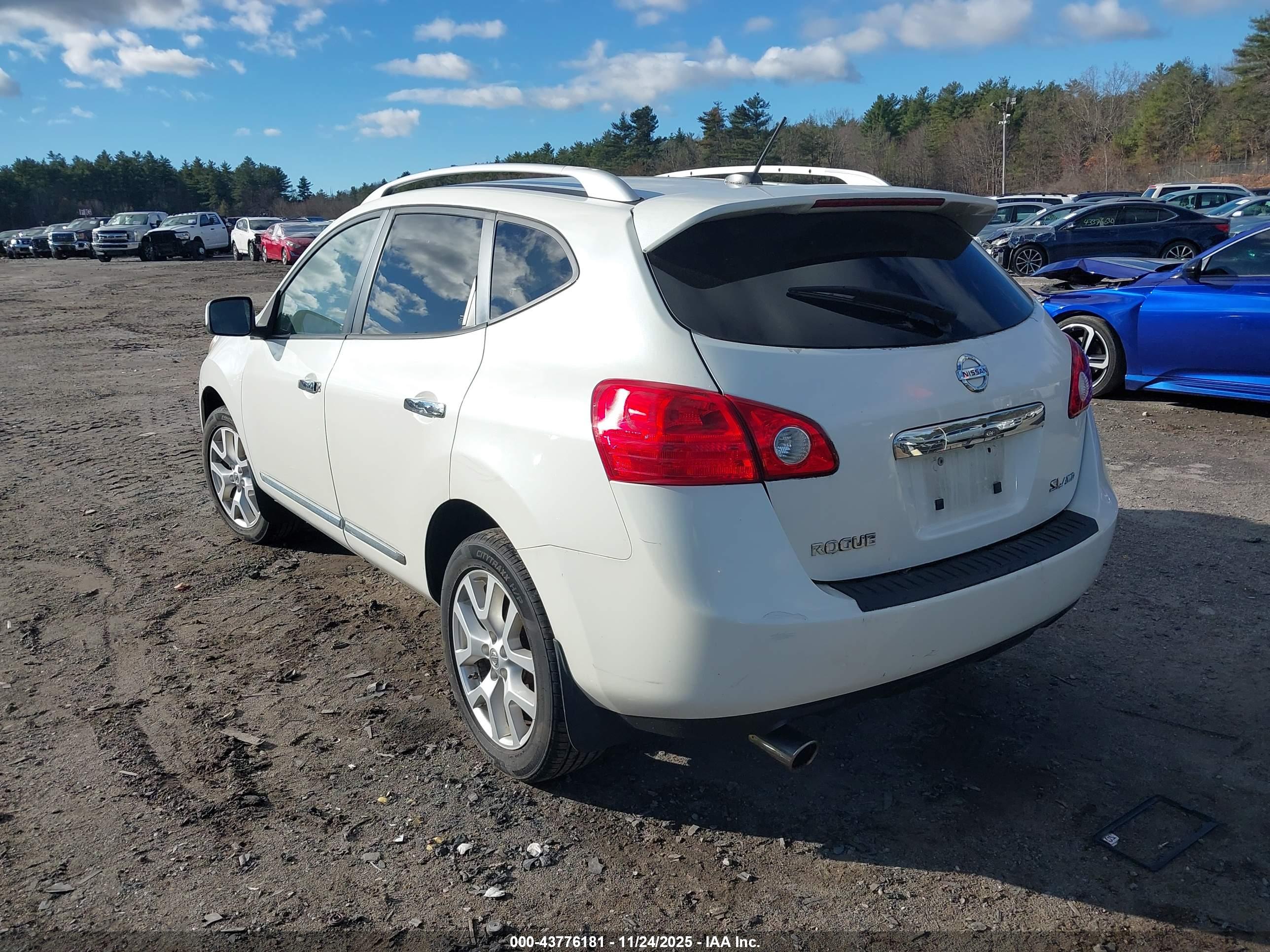 NISSAN ROGUE image 3