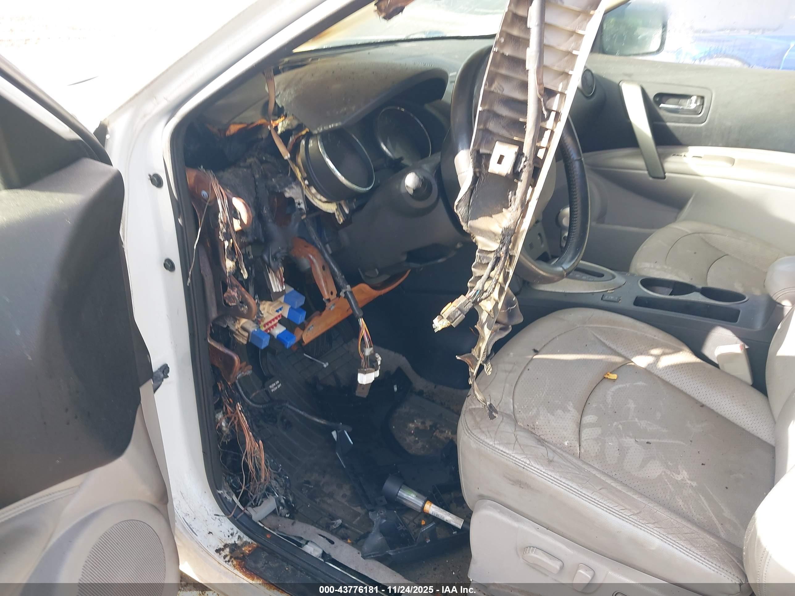 NISSAN ROGUE image 6