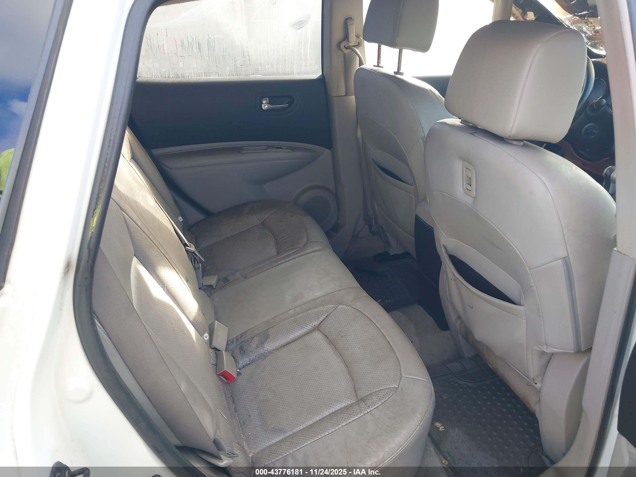 NISSAN ROGUE image 8