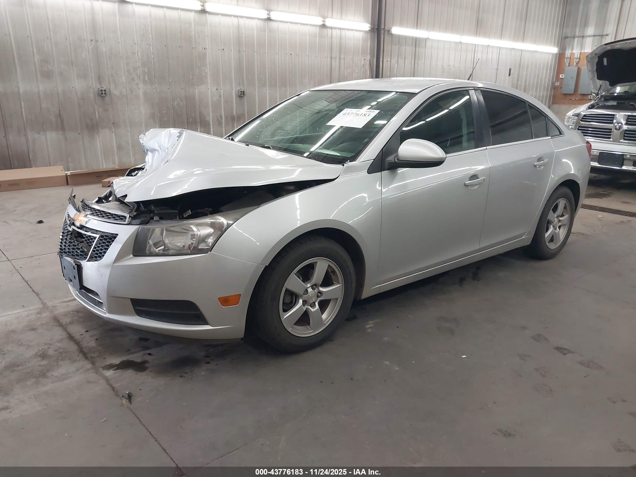 CHEVROLET CRUZE image 2