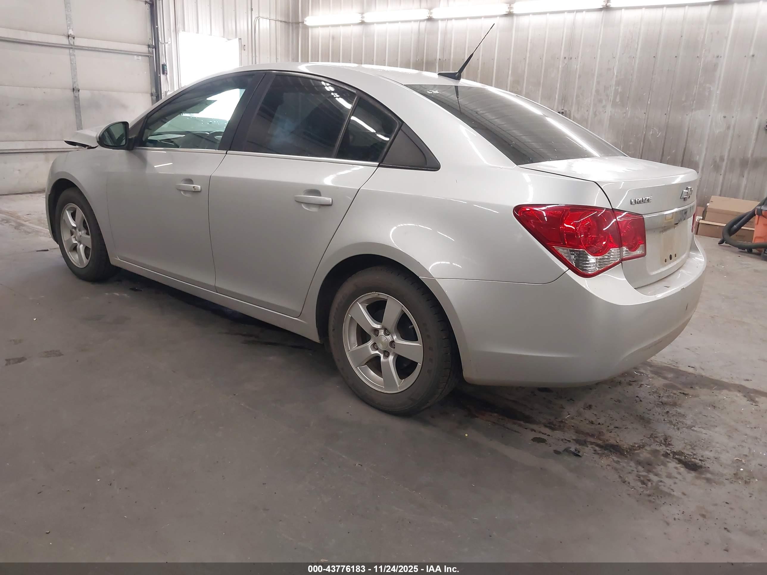 CHEVROLET CRUZE image 3
