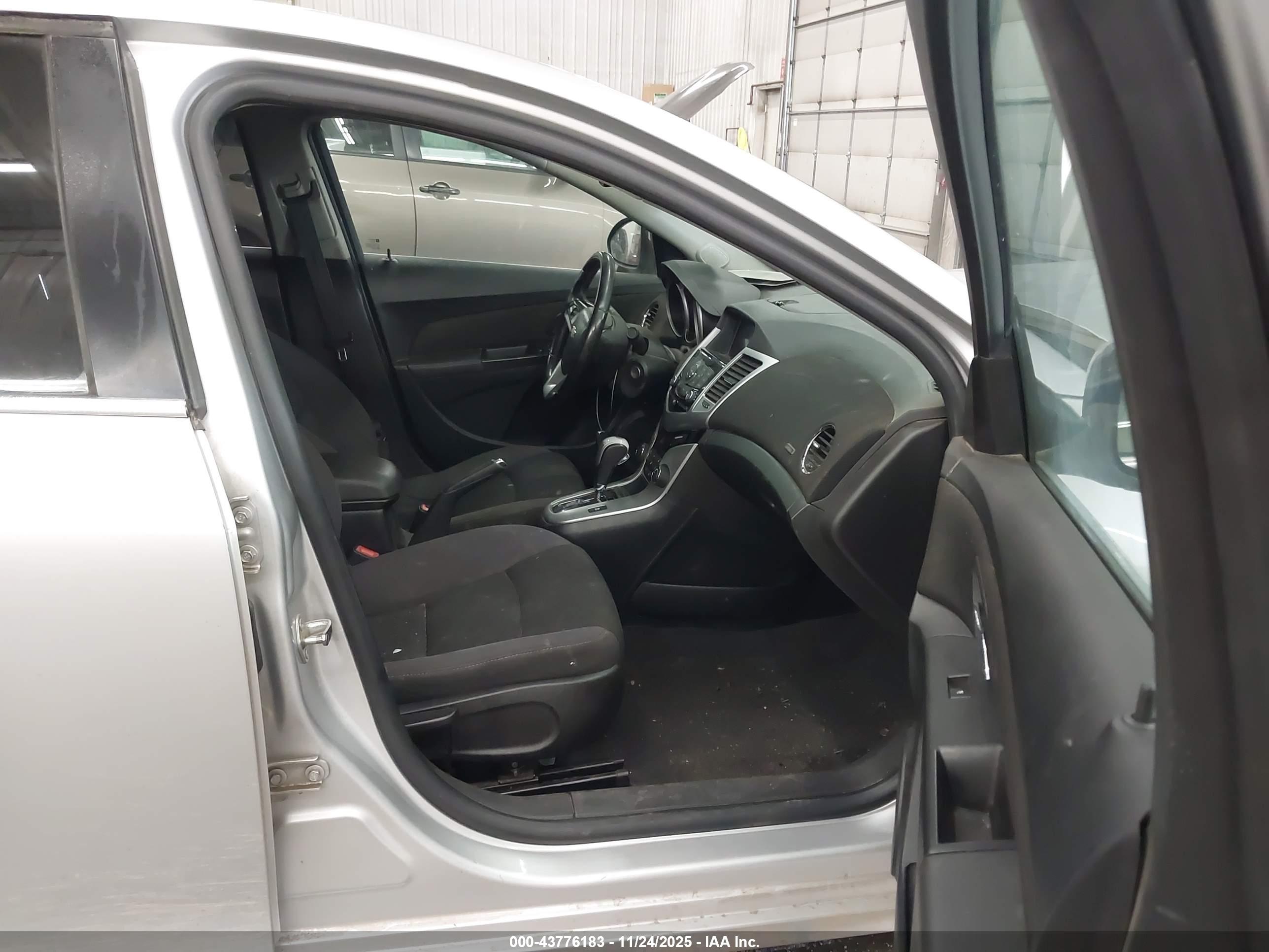 CHEVROLET CRUZE image 5
