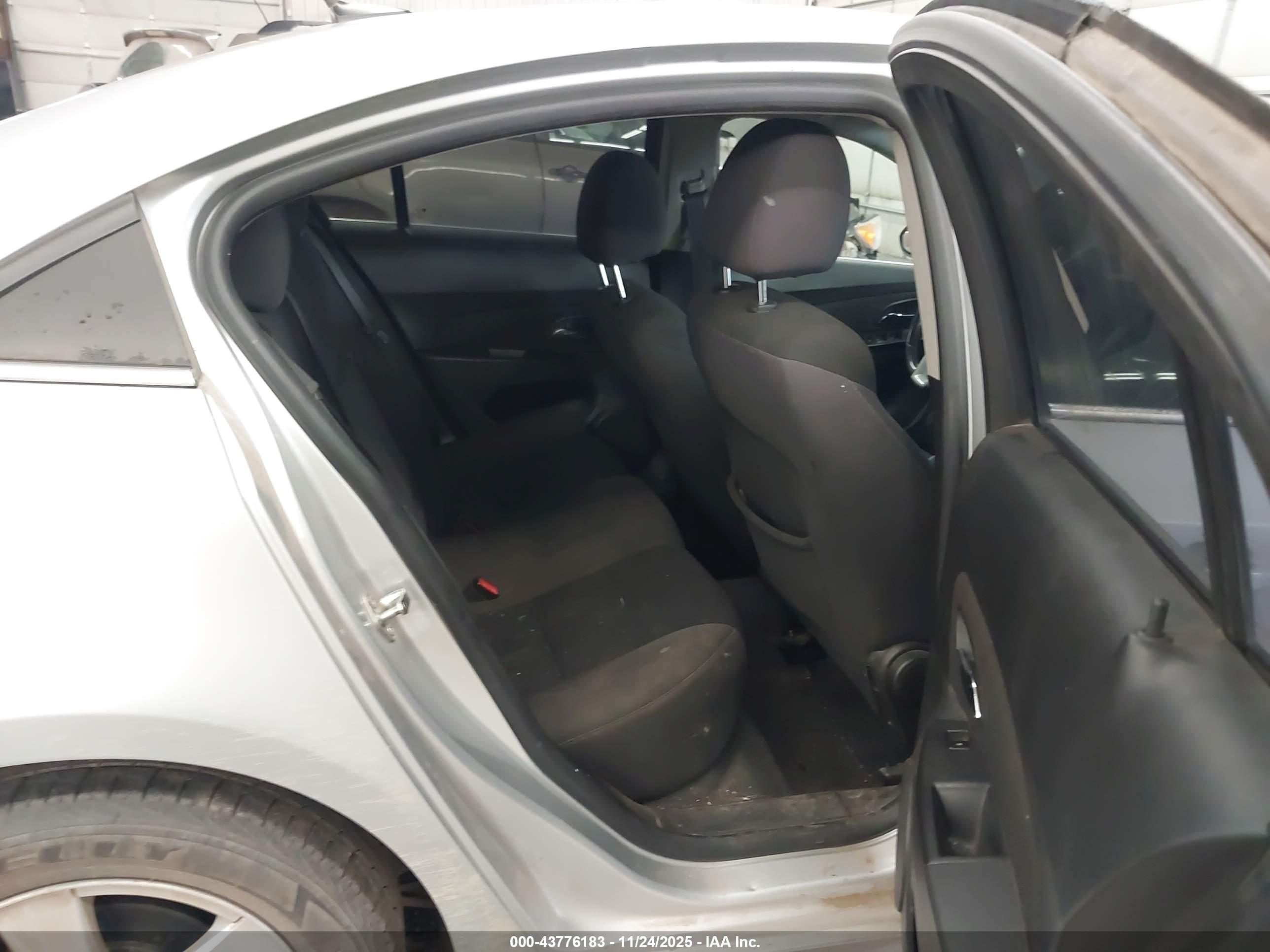 CHEVROLET CRUZE image 8