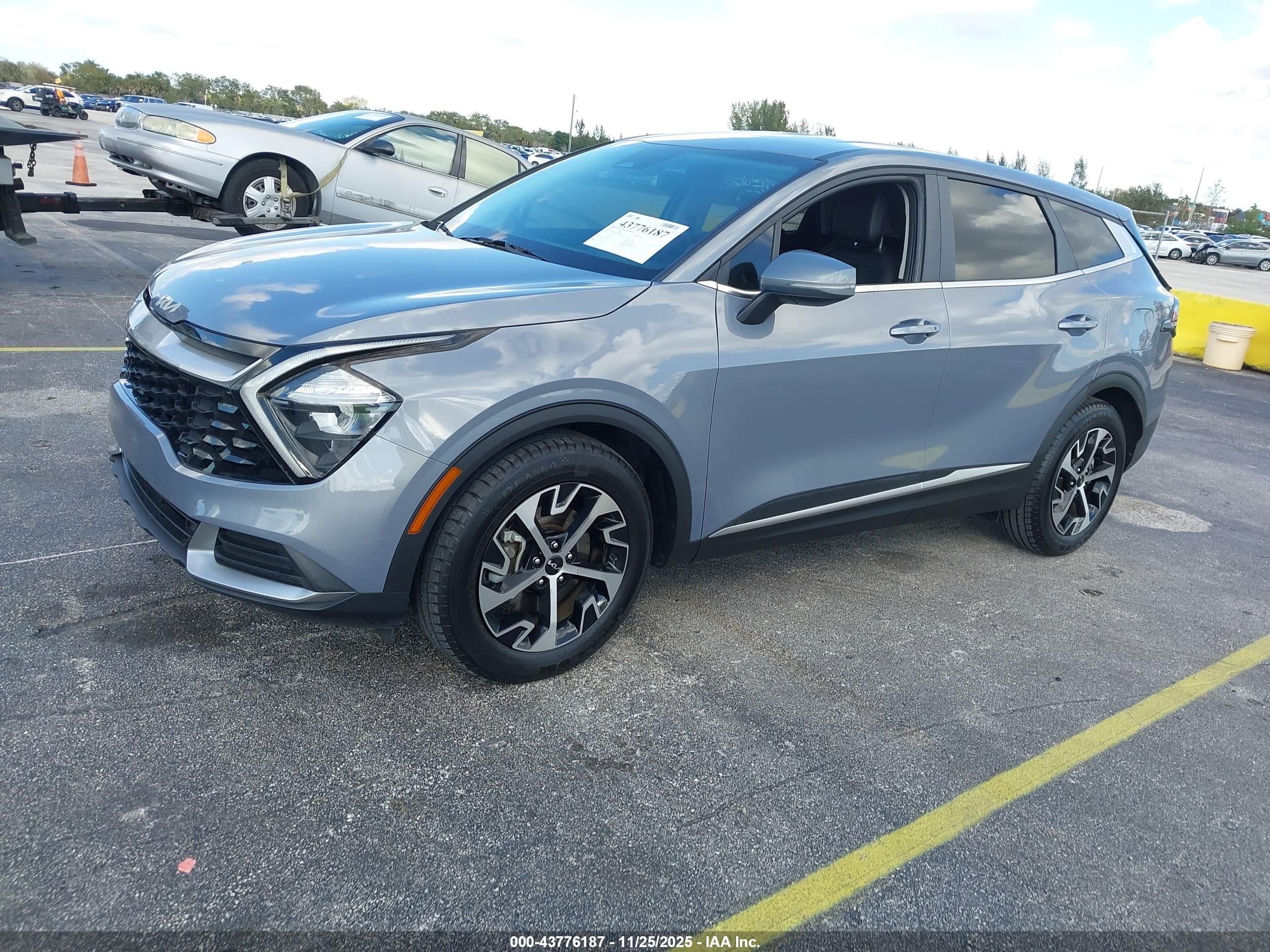KIA SPORTAGE image 2