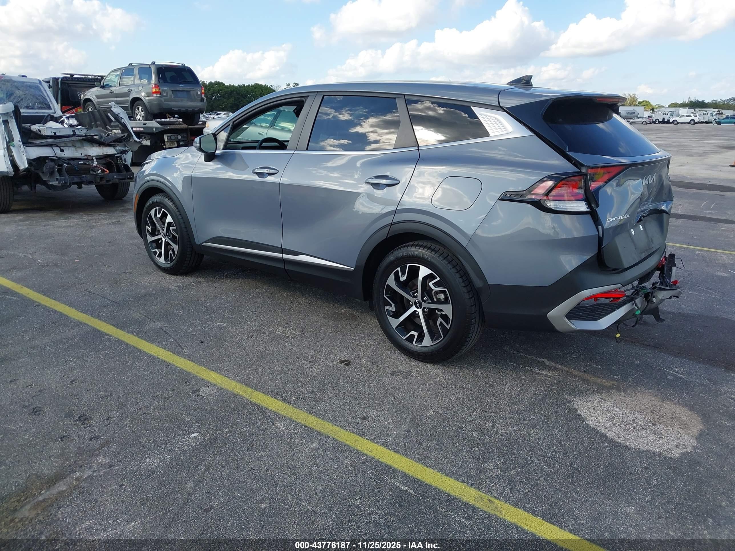 KIA SPORTAGE image 3