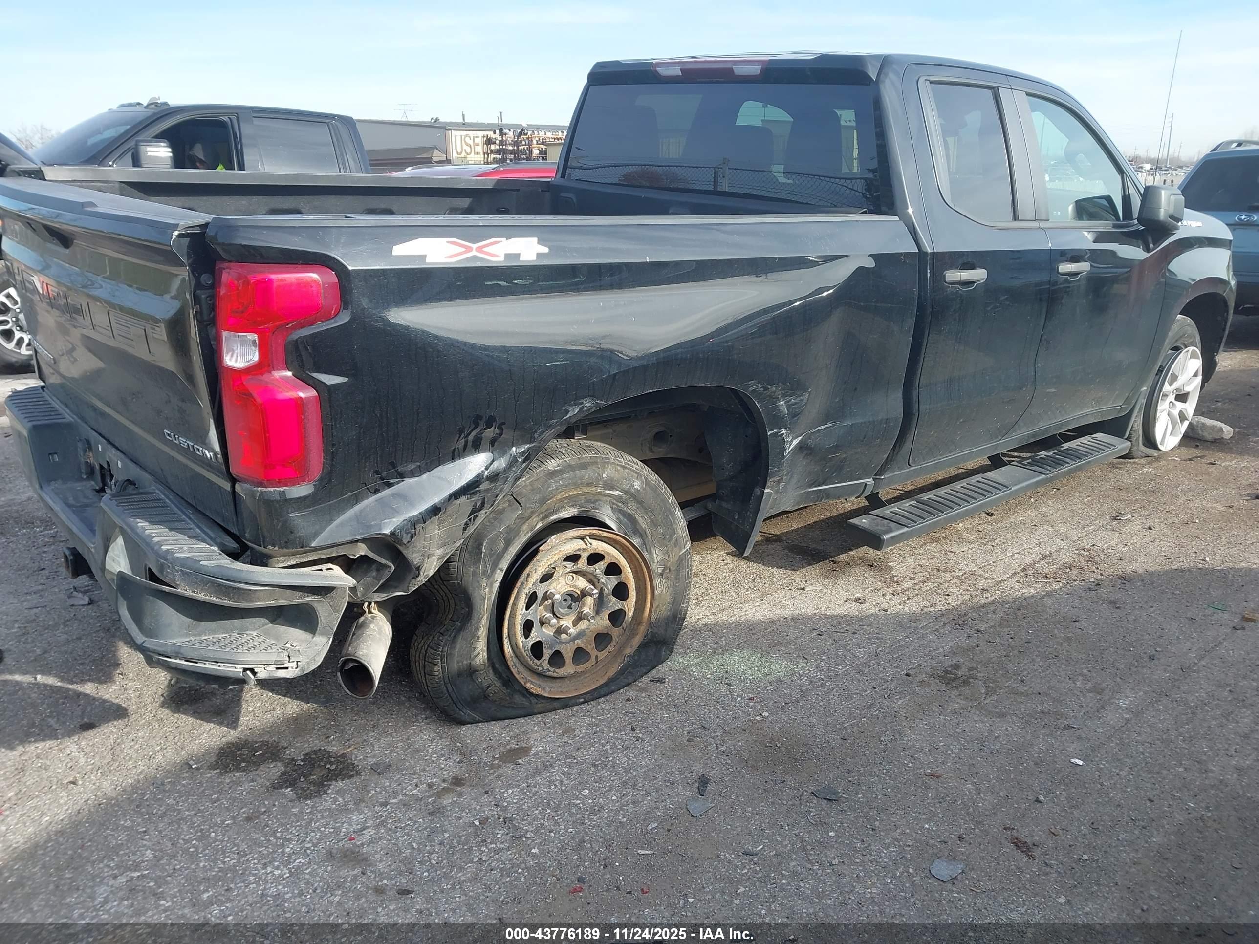 CHEVROLET SILVERADO image 4