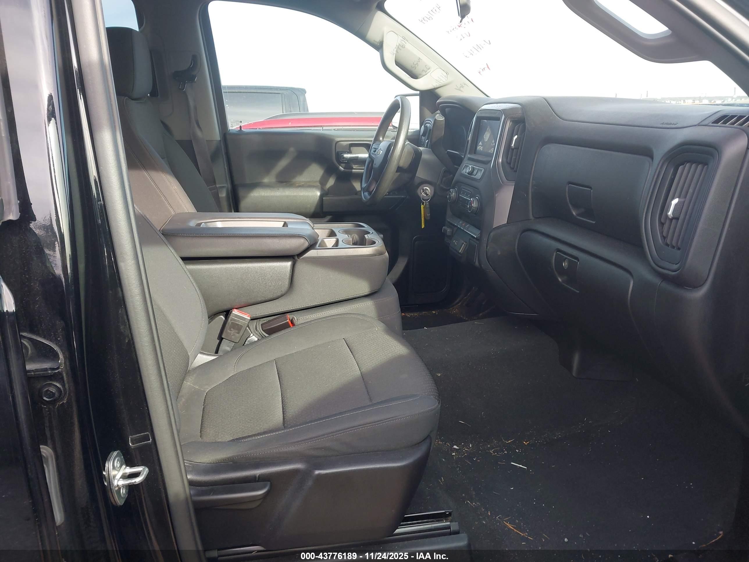 CHEVROLET SILVERADO image 5