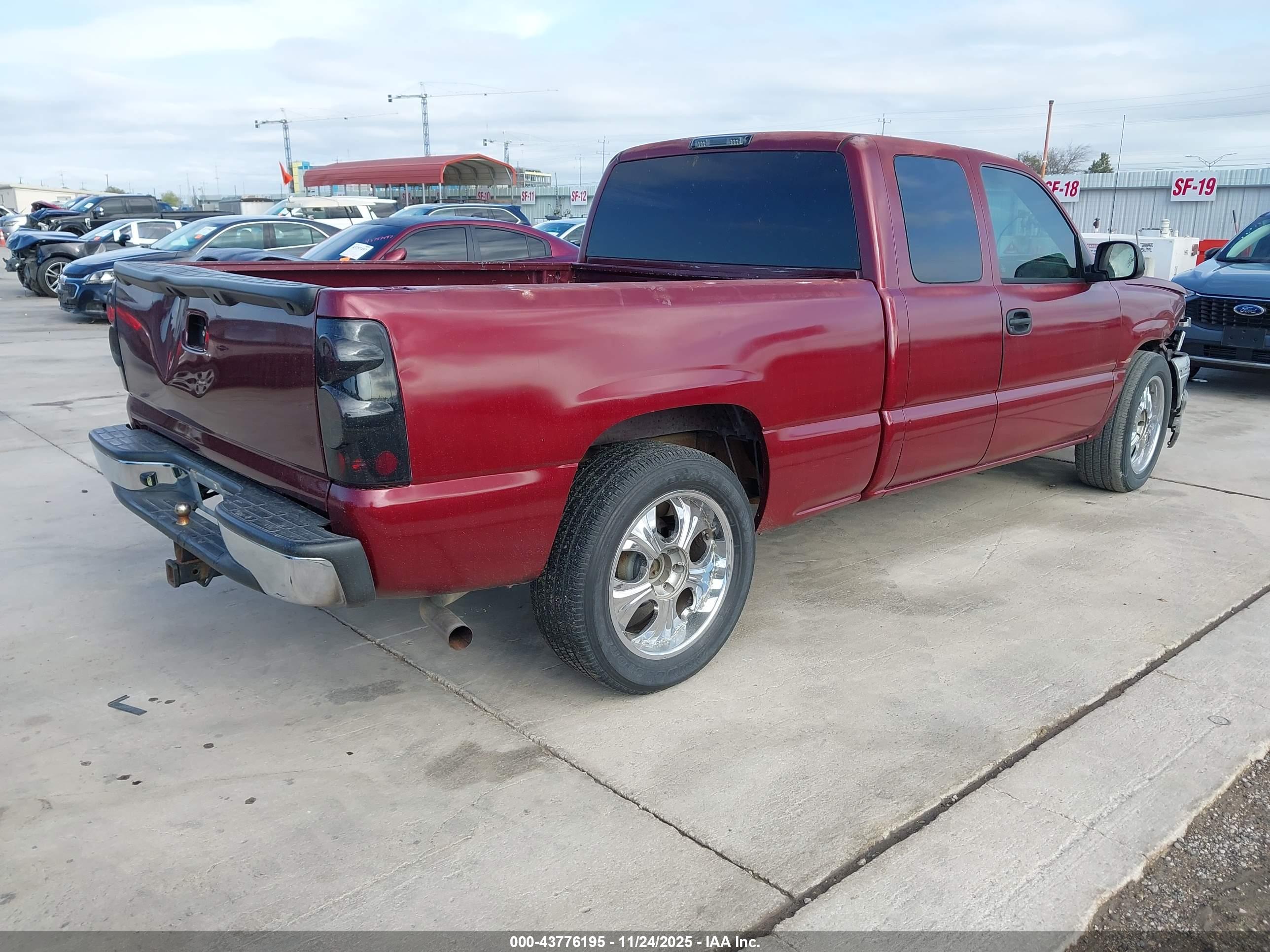 CHEVROLET SILVERADO image 4