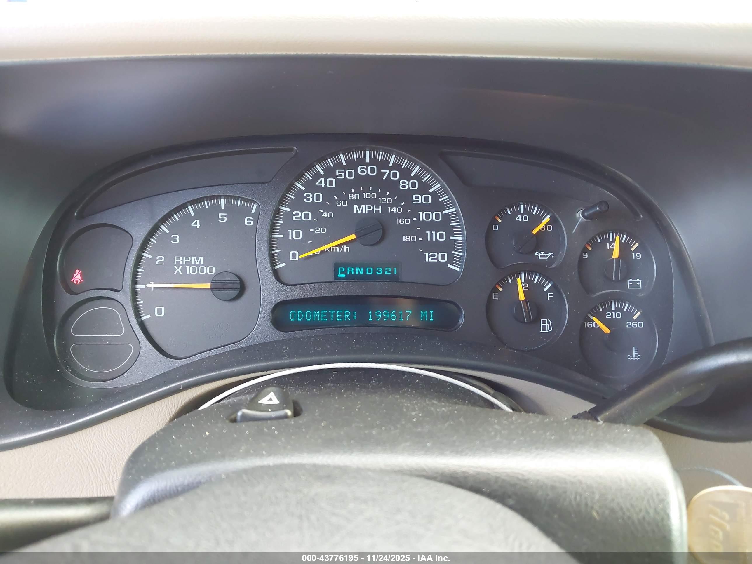 CHEVROLET SILVERADO image 7
