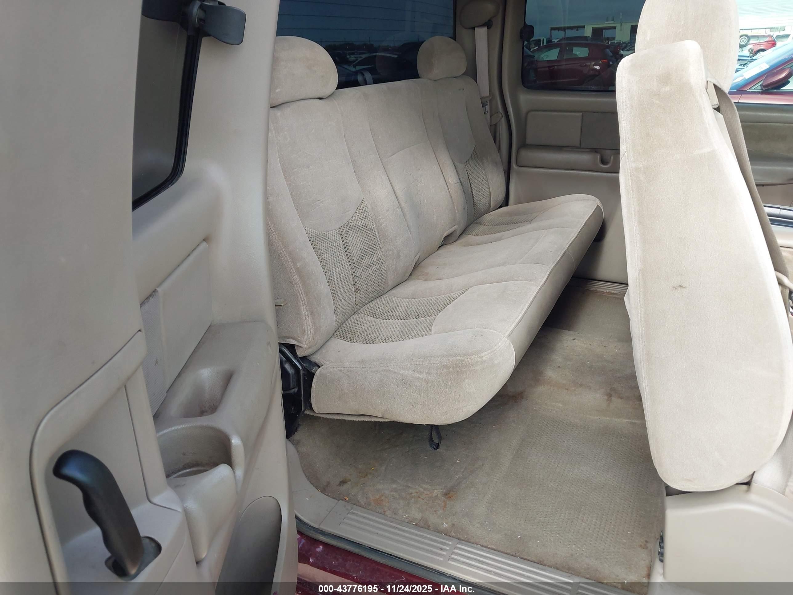 CHEVROLET SILVERADO image 8