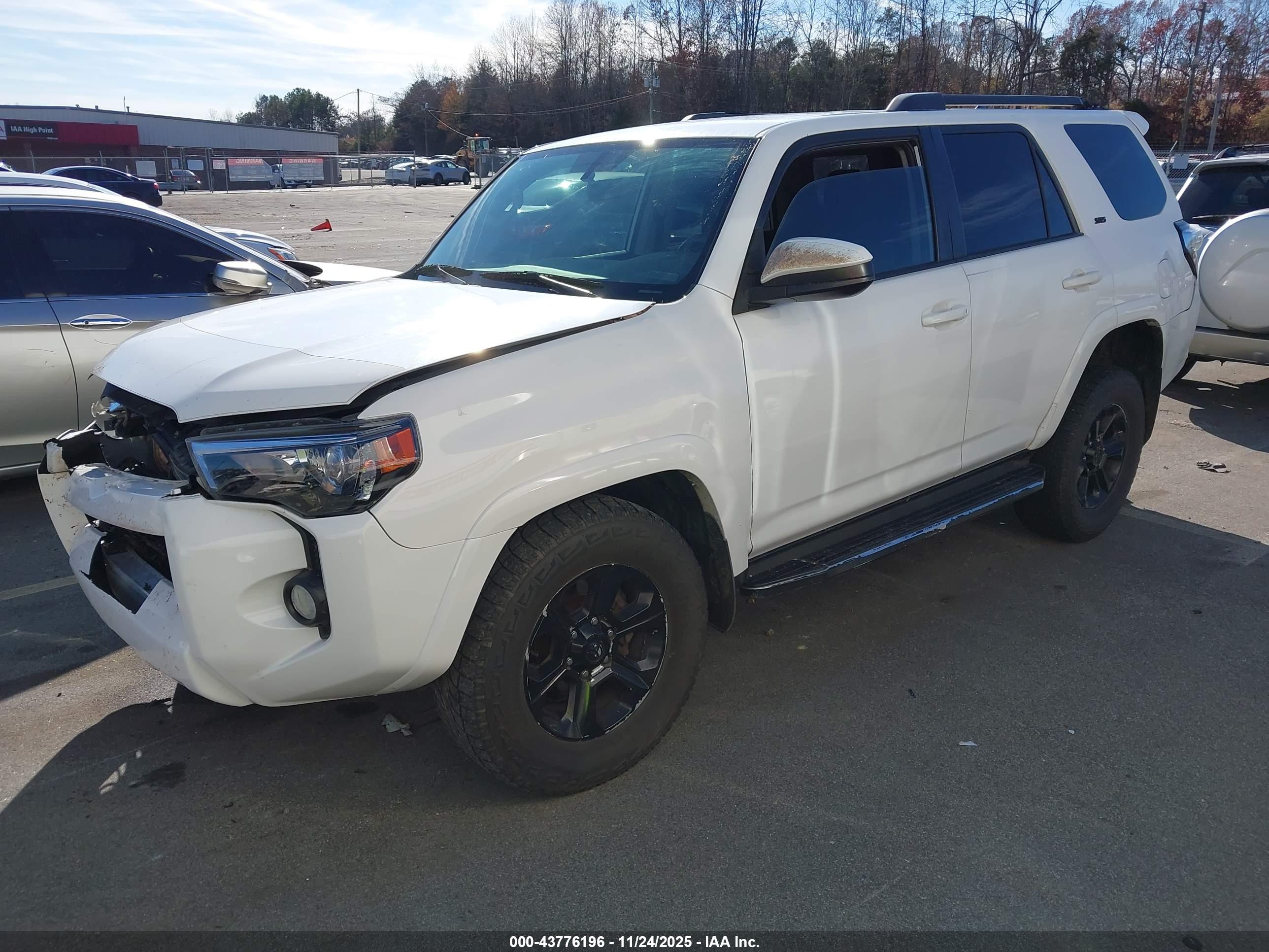 TOYOTA 4RUNNER image 2