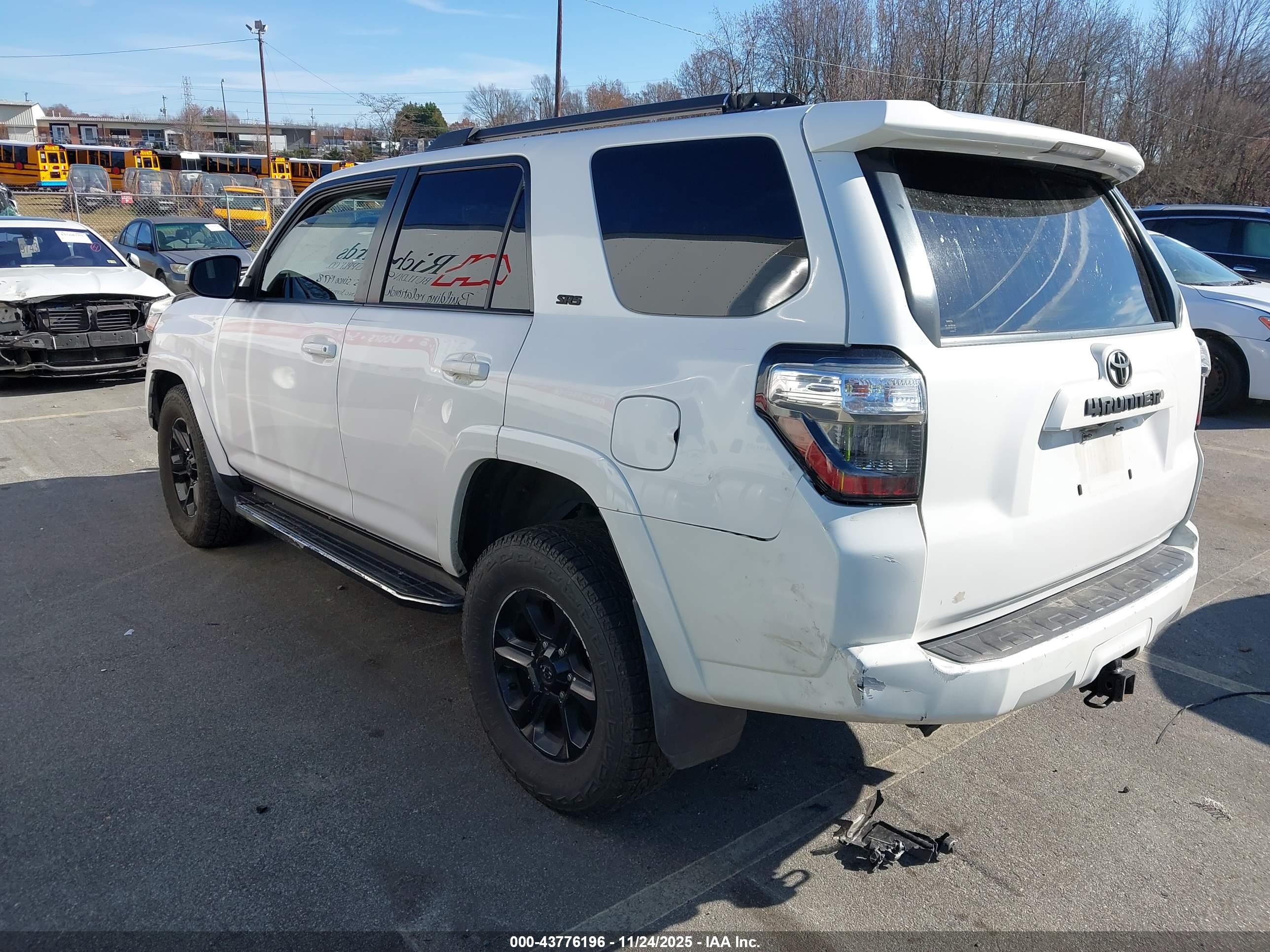 TOYOTA 4RUNNER image 3
