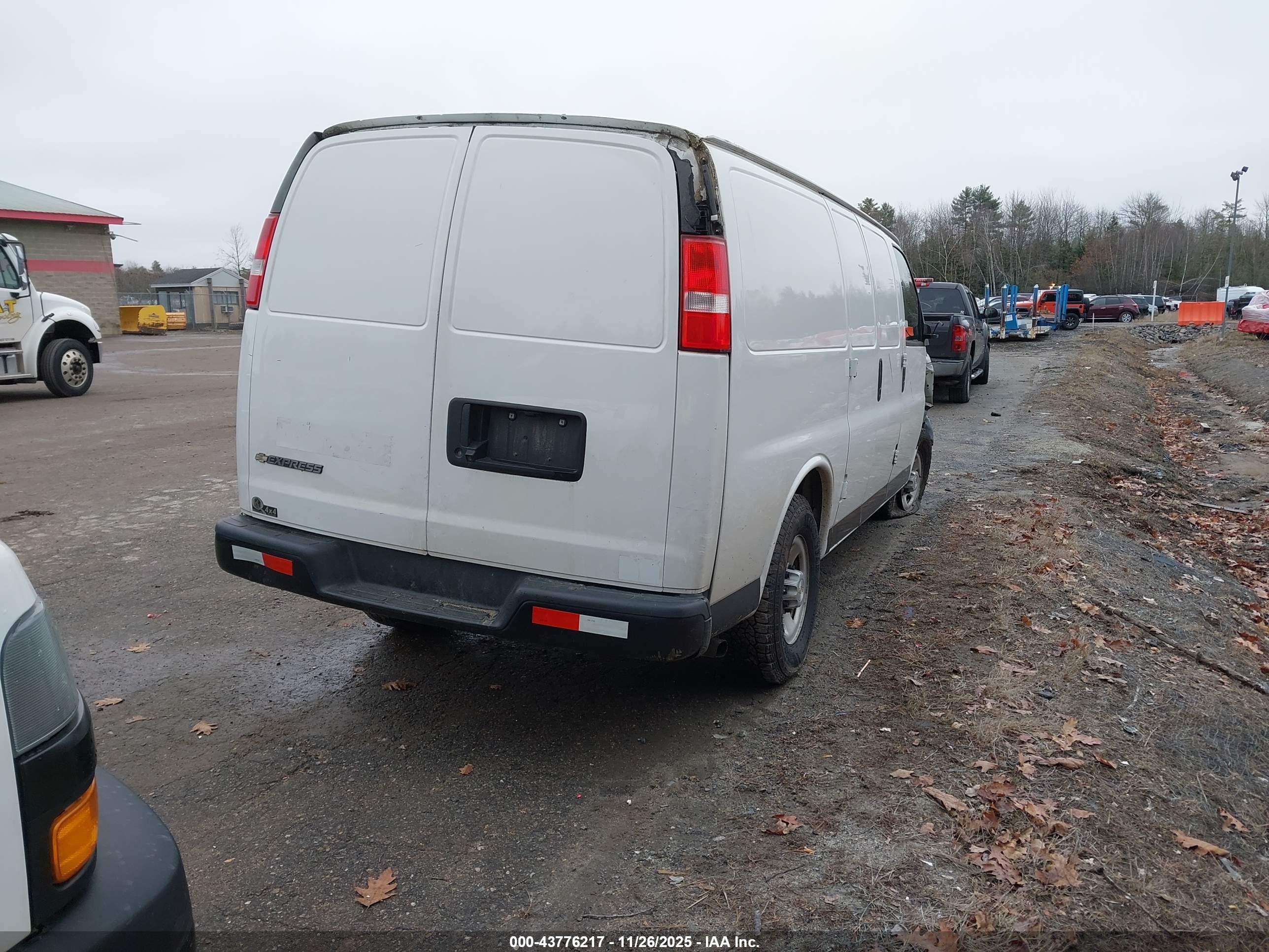 CHEVROLET EXPRESS image 4