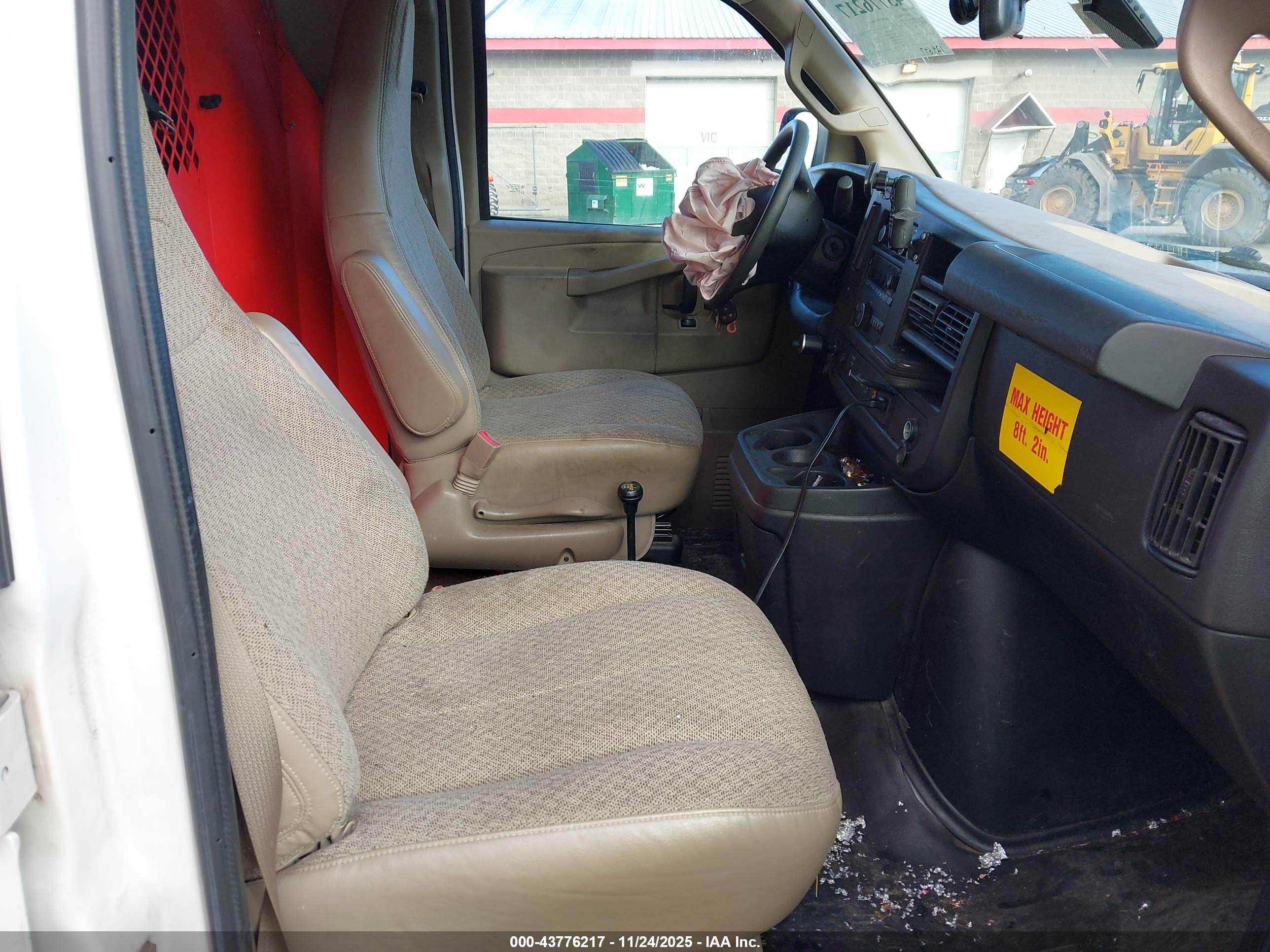 CHEVROLET EXPRESS image 5