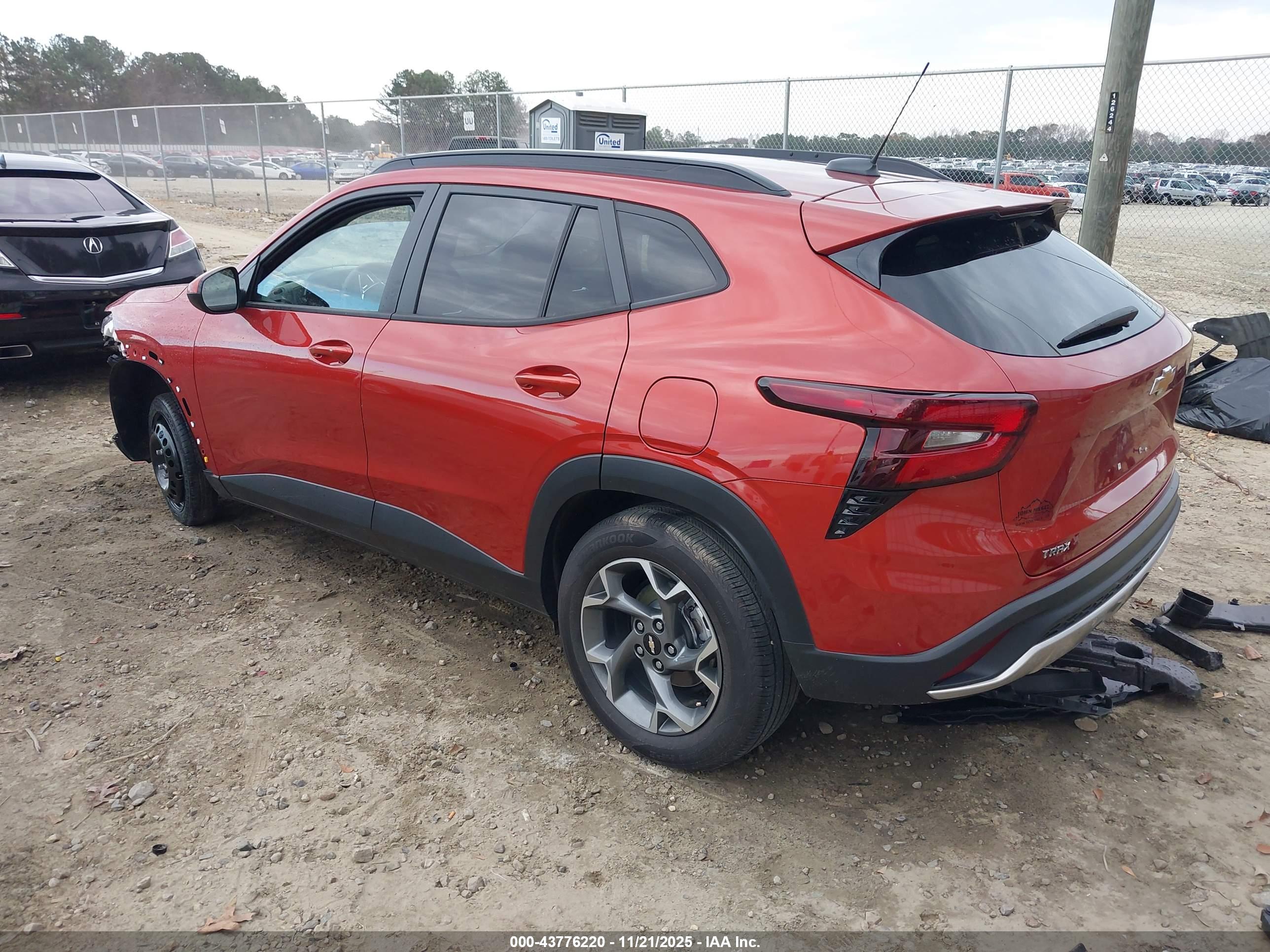 CHEVROLET TRAX image 3