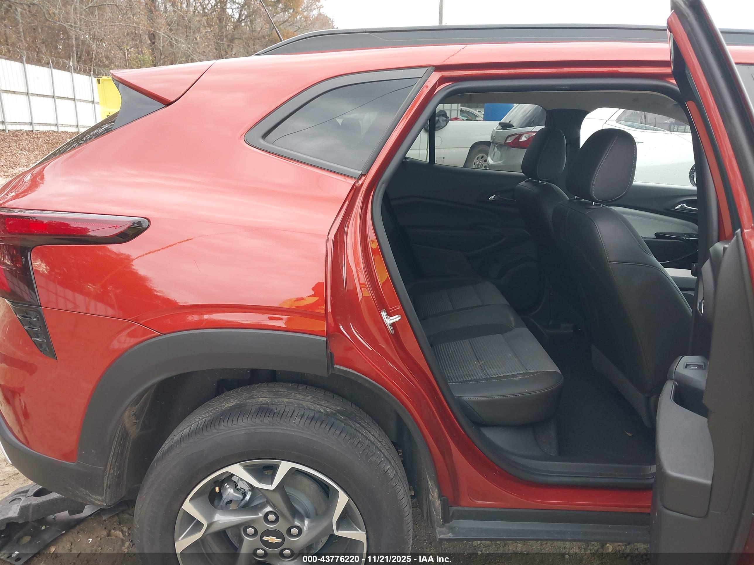 CHEVROLET TRAX image 8