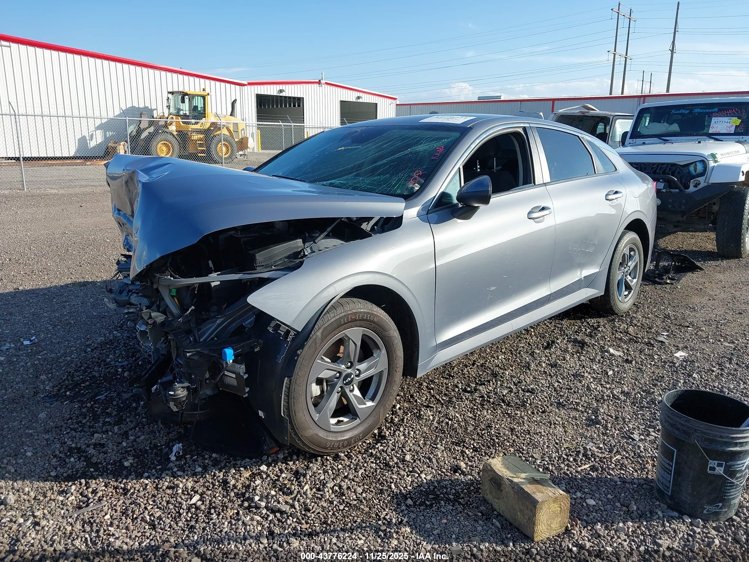KIA K5 image 2