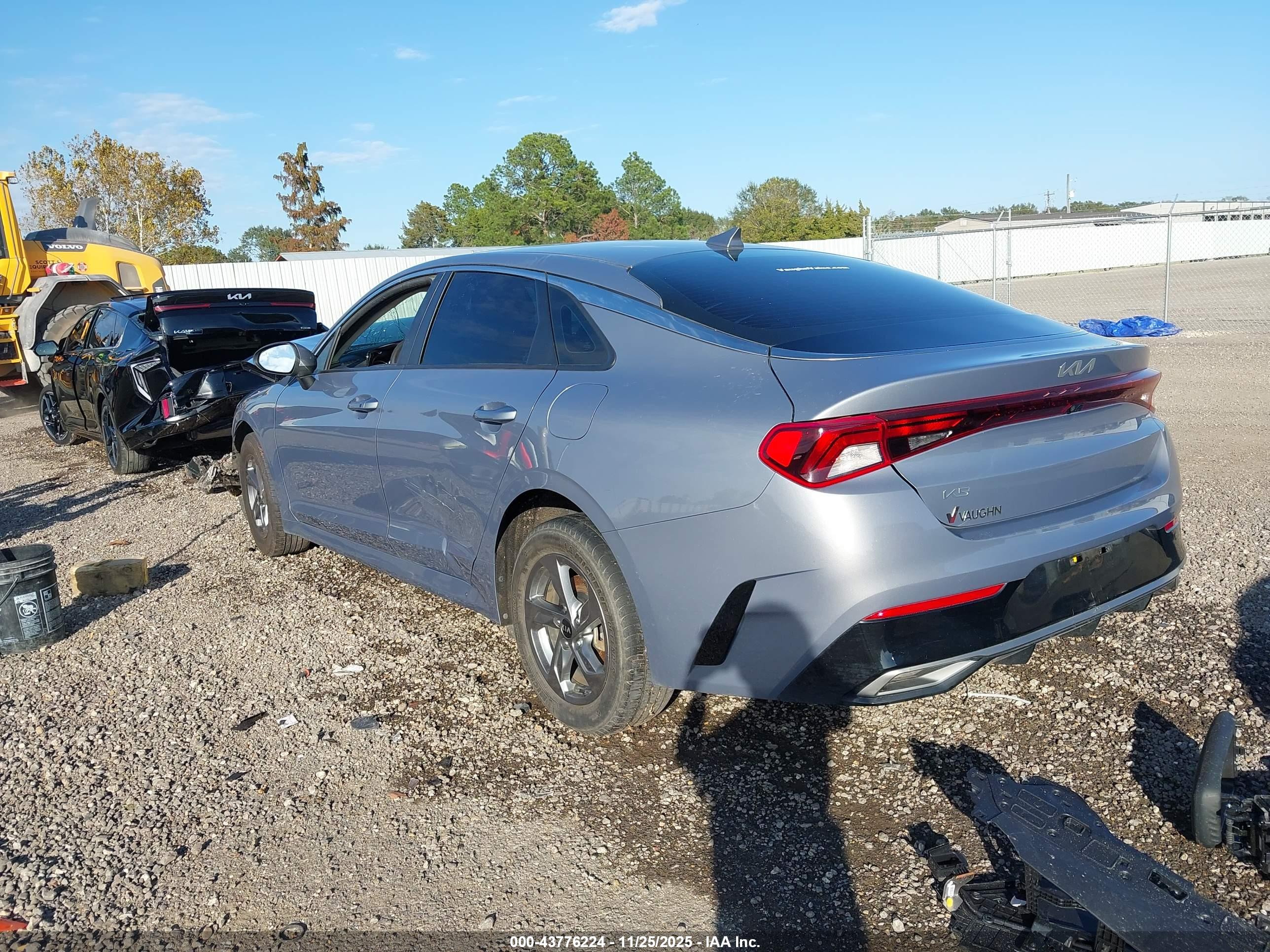 KIA K5 image 3